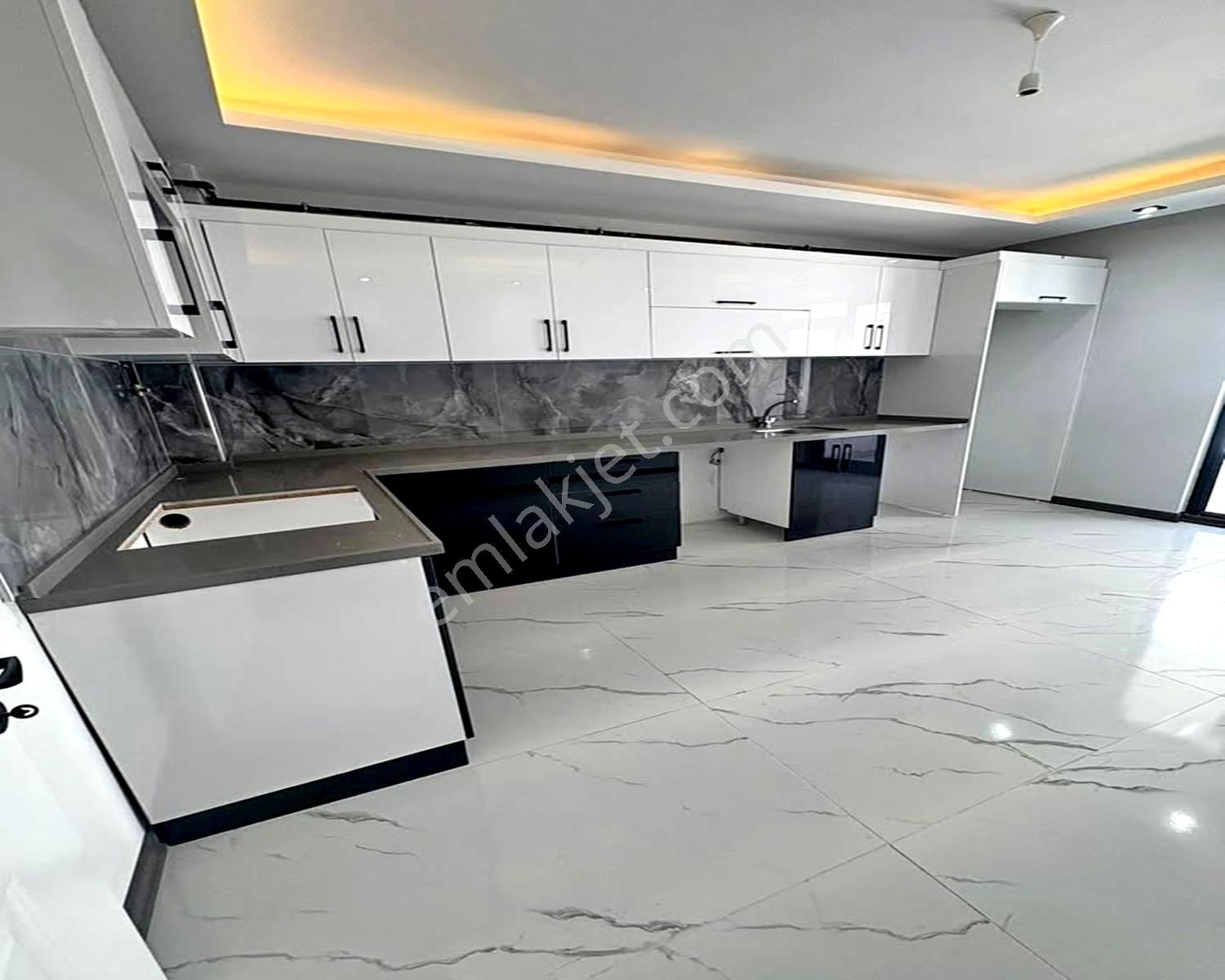 Batı Yapıdan Krediye Uygun Geniş Ön Cephe Bahçe Katı 2+1