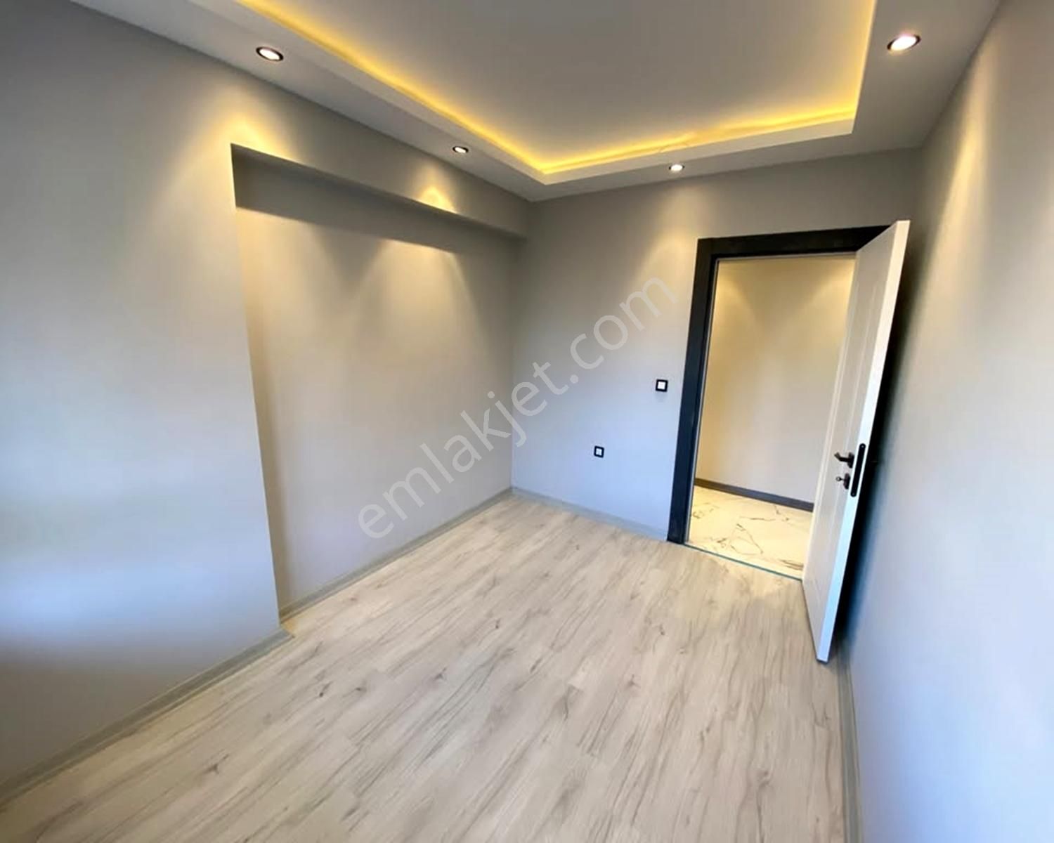 Batı Yapıdan Metrobüse 8 Dk Geniş Ferah Temiz B.katı 2+1 - Görsel 12