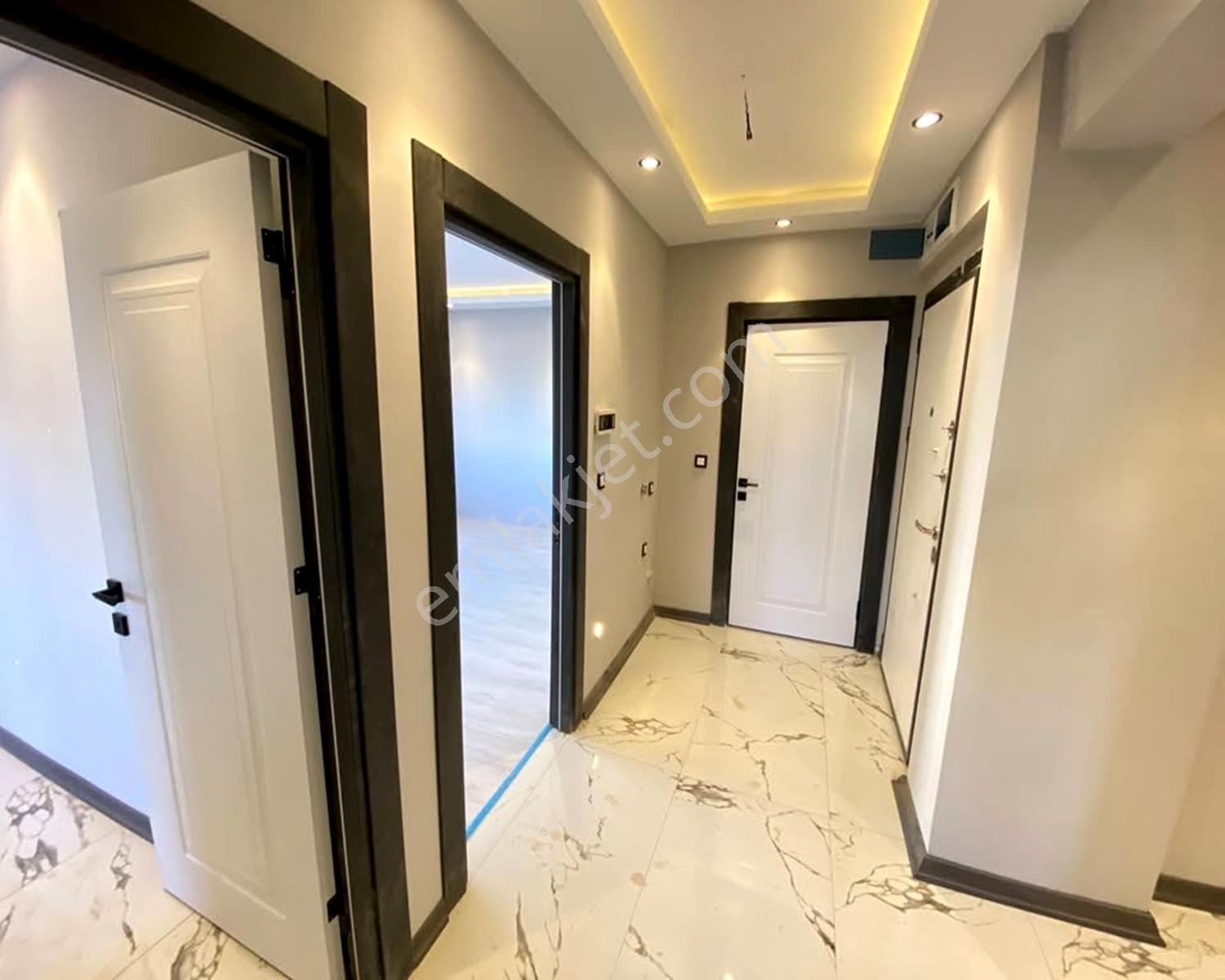 Batı Yapıdan Metrobüse 8 Dk Geniş Ferah Temiz B.katı 2+1 - Görsel 24