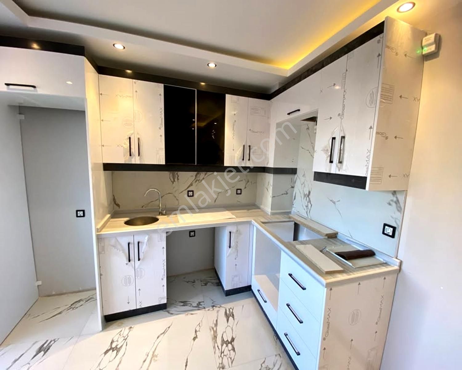 Batı Yapıdan Metrobüse 8 Dk Geniş Ferah Temiz B.katı 2+1 - Görsel 2