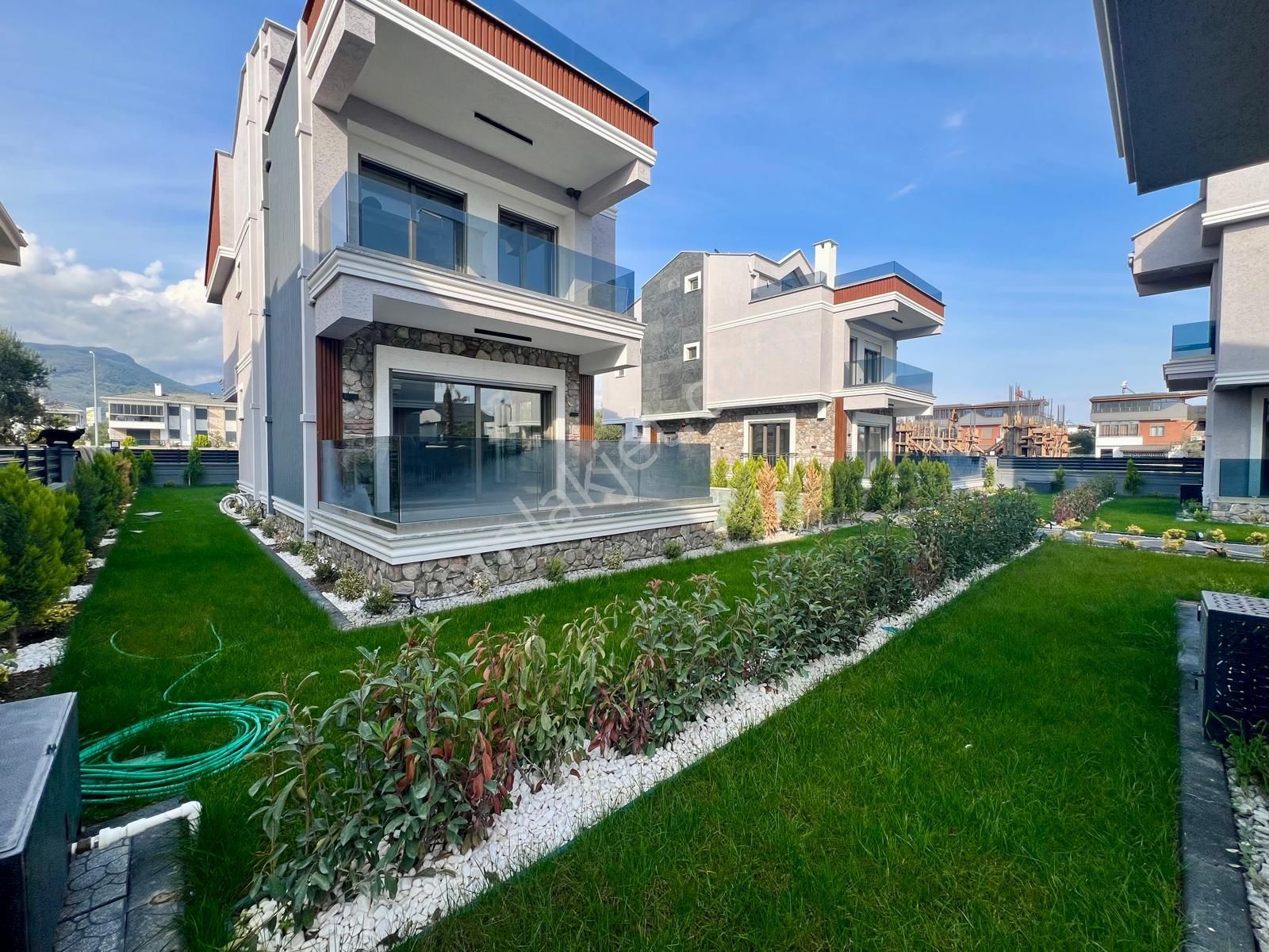 Havuzlu Müstakil Akıllı Villa - Butik Sitede Huzurlu Yaşam - Görsel 9