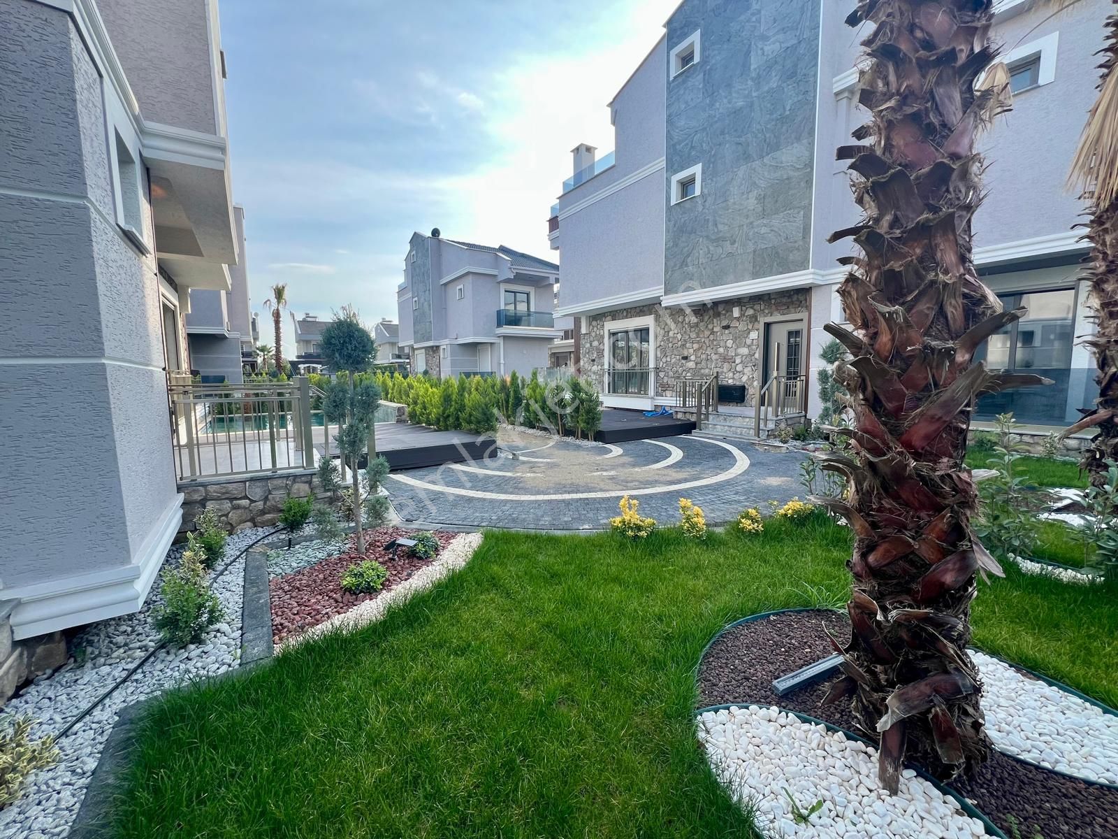 Havuzlu Müstakil Akıllı Villa - Butik Sitede Huzurlu Yaşam - Görsel 11