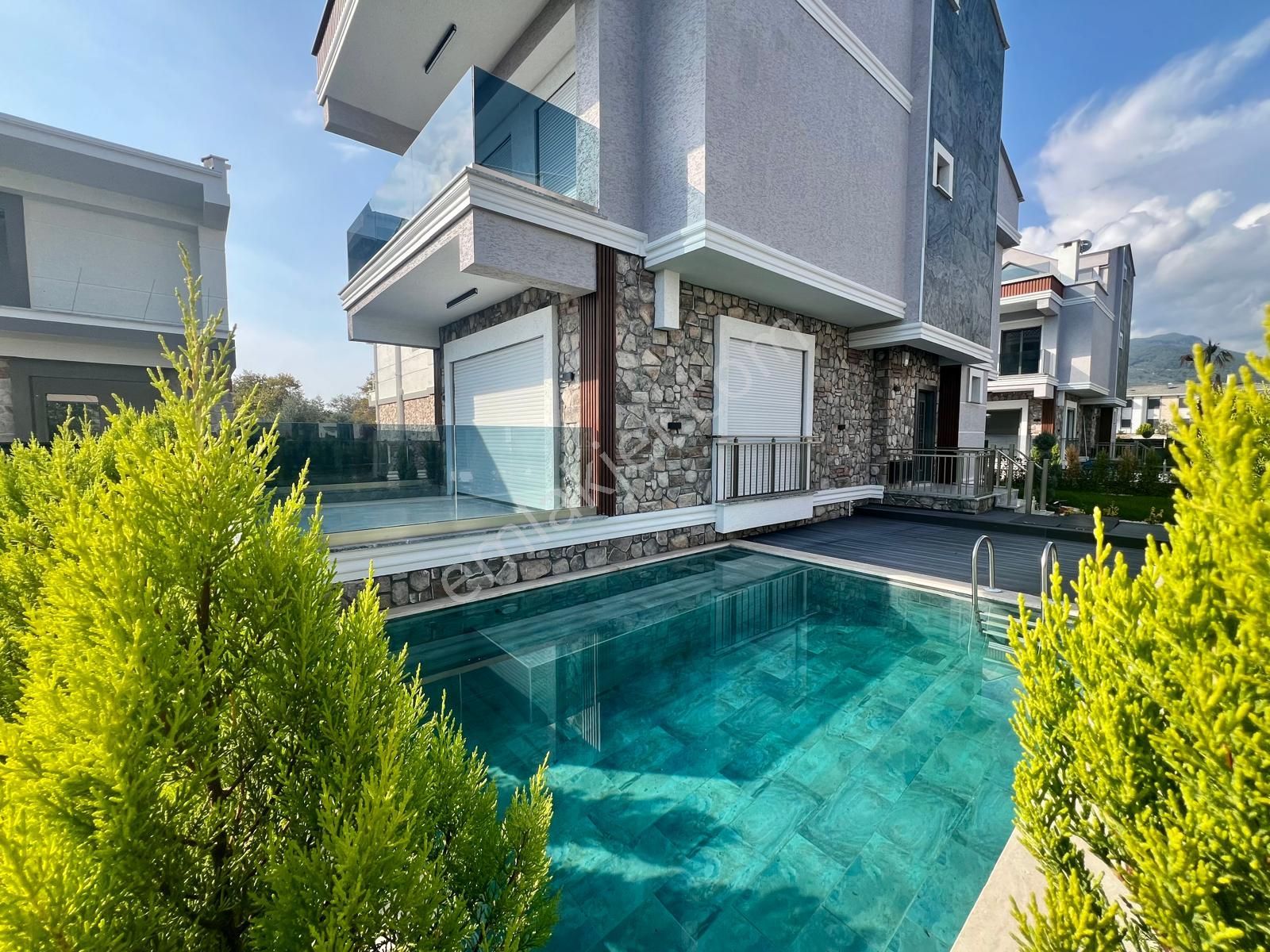 Havuzlu Müstakil Akıllı Villa - Butik Sitede Huzurlu Yaşam - Görsel 3