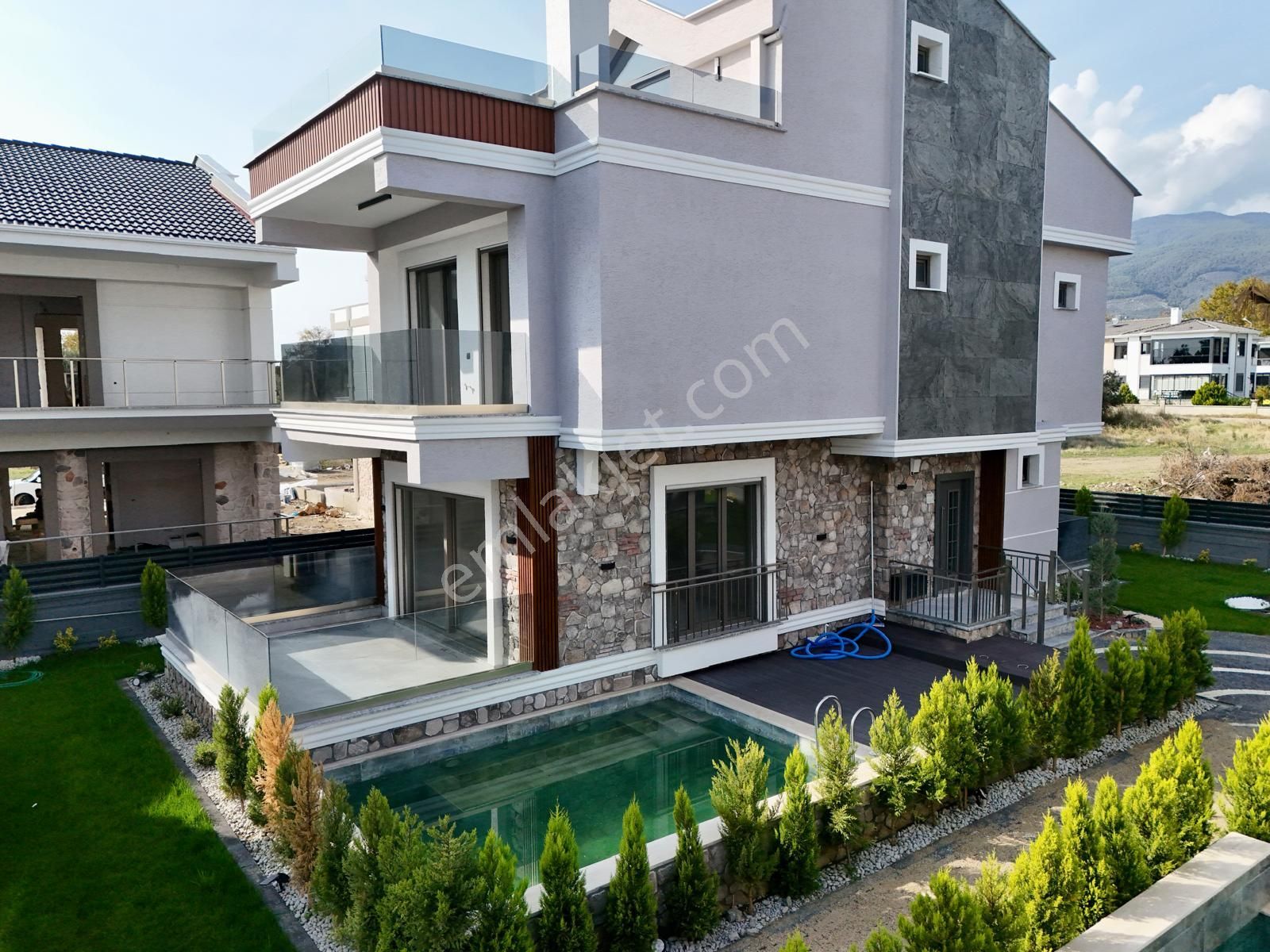 Havuzlu Müstakil Akıllı Villa - Butik Sitede Huzurlu Yaşam - Görsel 4