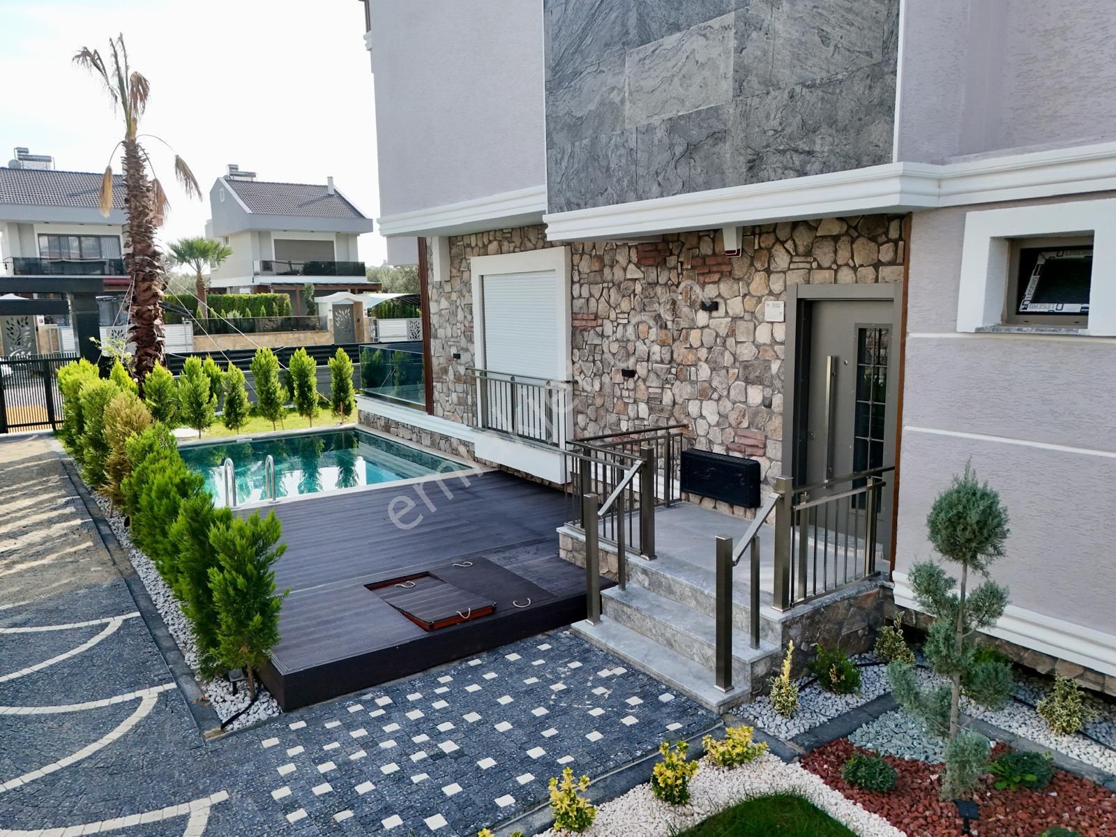 Havuzlu Müstakil Akıllı Villa - Butik Sitede Huzurlu Yaşam