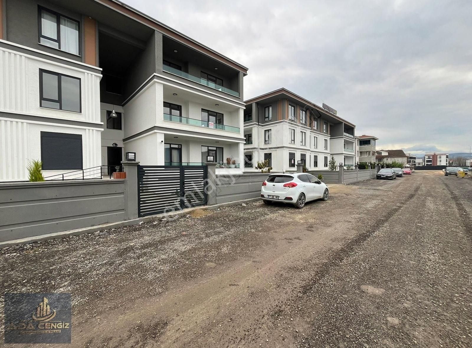 Serdivan Yazlık Mah. 3+1 180m2 Kapalı Otoparklı Kilerli Daire - Görsel 18