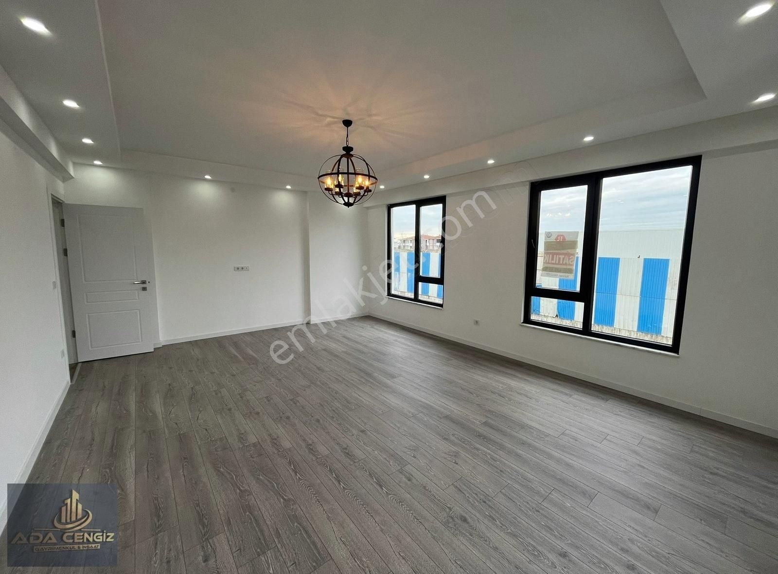 Serdivan Yazlık Mah. 3+1 180m2 Kapalı Otoparklı Kilerli Daire - Görsel 2