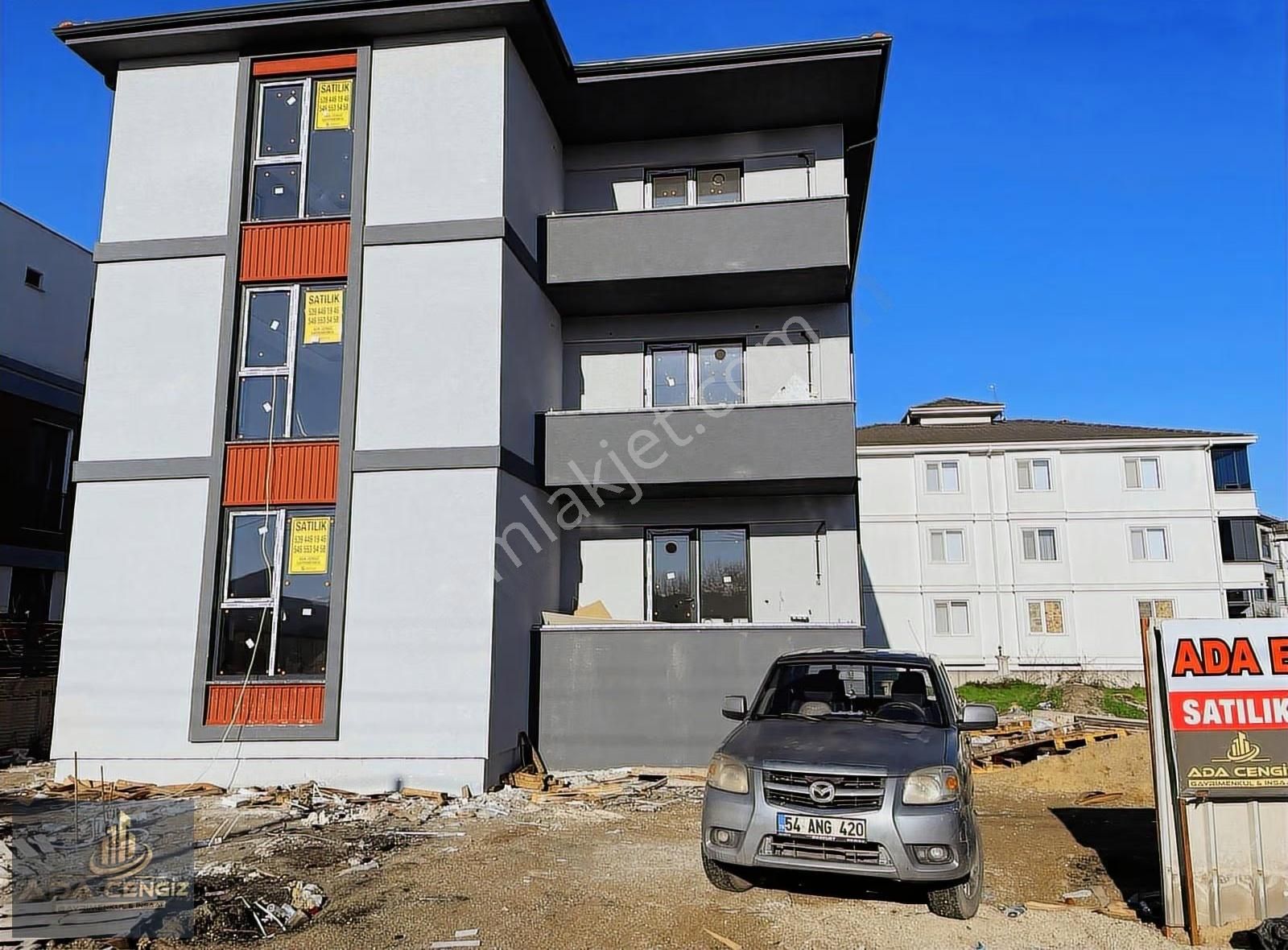 Serdivan Yazlık Mah. 2+1 105 M2 Ebeveyn Banyolu Lüks Daireler