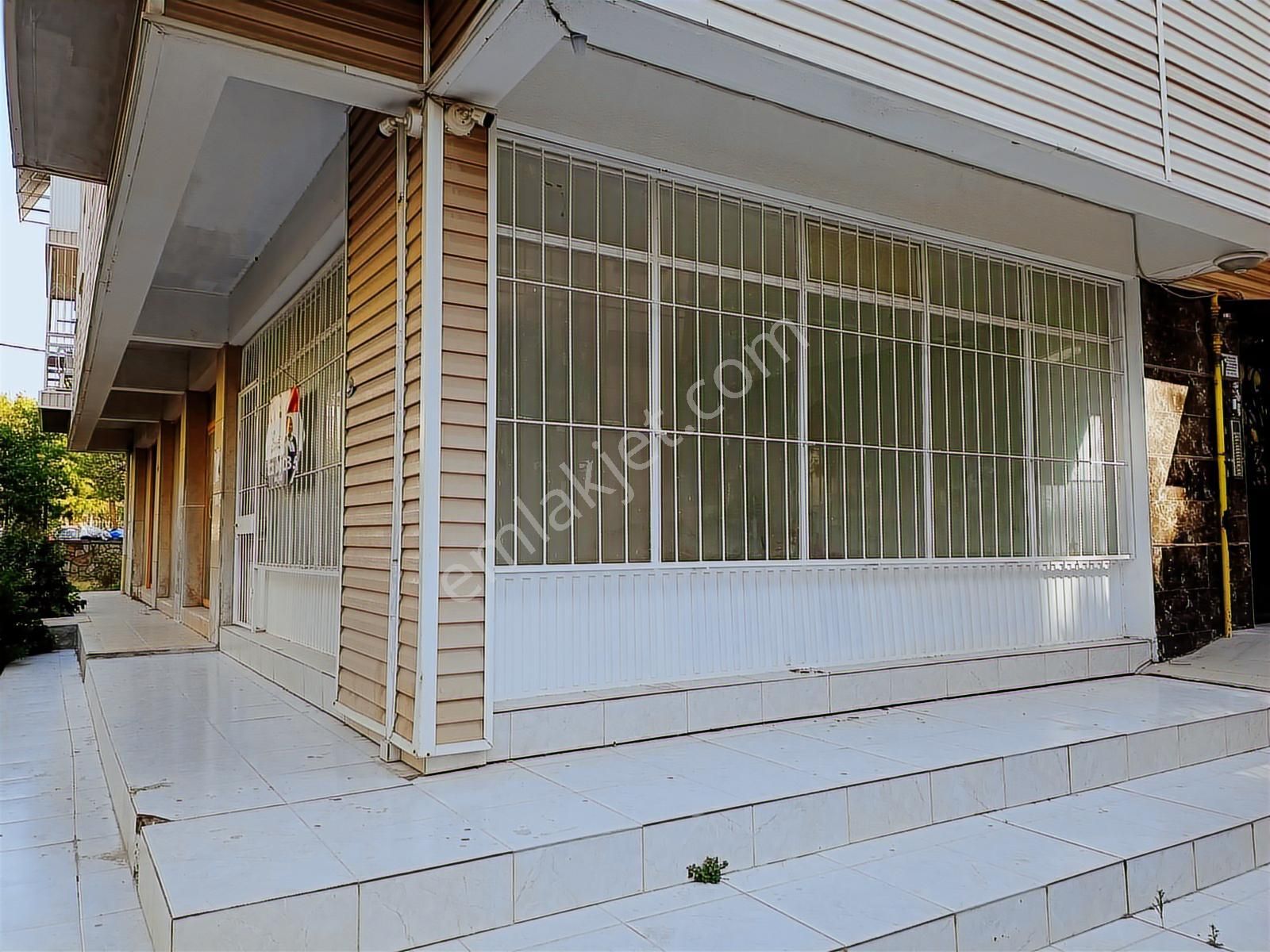 Buca 32 M² Kiralık Dükkan