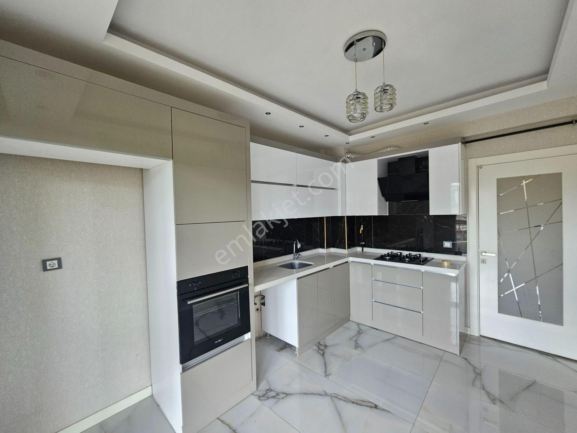 Mete Konakları Yakını Satılık 3+1 Fırsat Lüx Masrafsız Daire