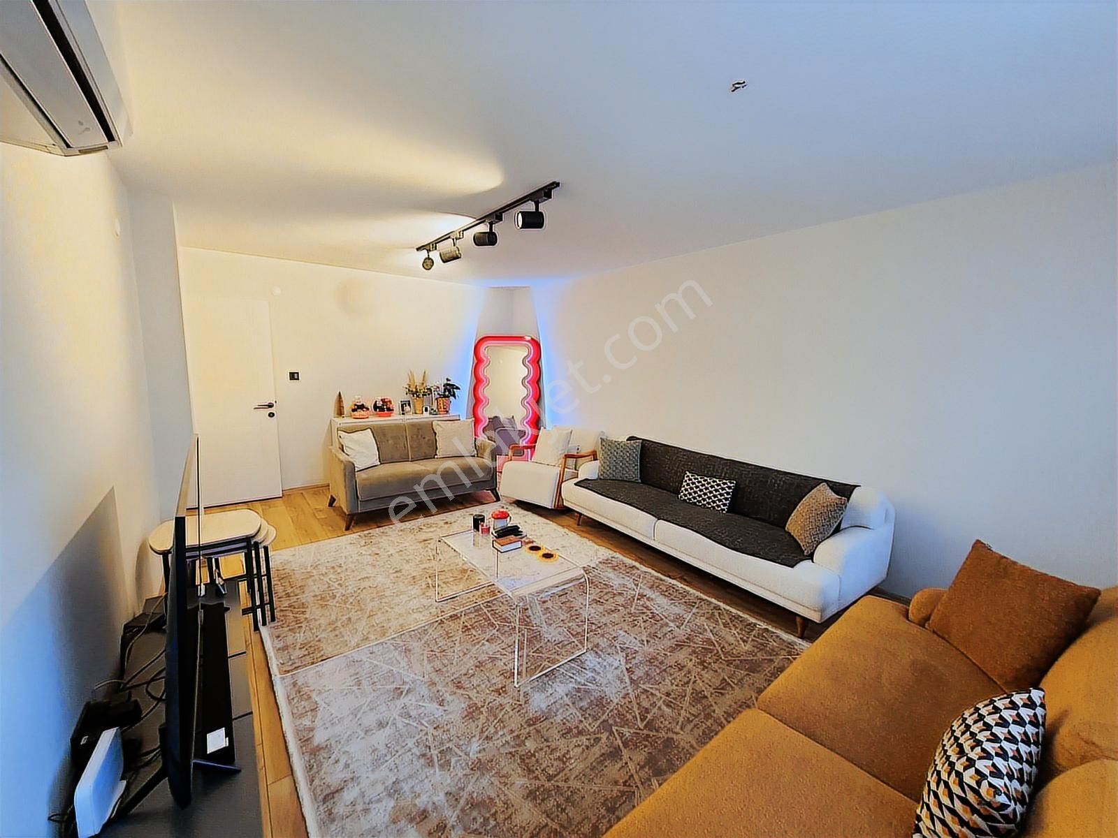 Bayraklı Tepekule Mahallesinde Full Yenilenmiş Satılık Daire