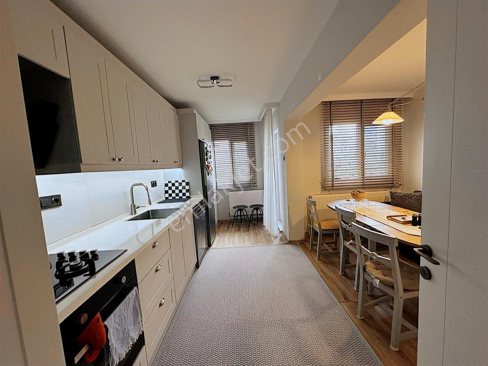 Bayraklı Tepekule Mahallesinde Full Yenilenmiş Satılık Daire - Görsel 3