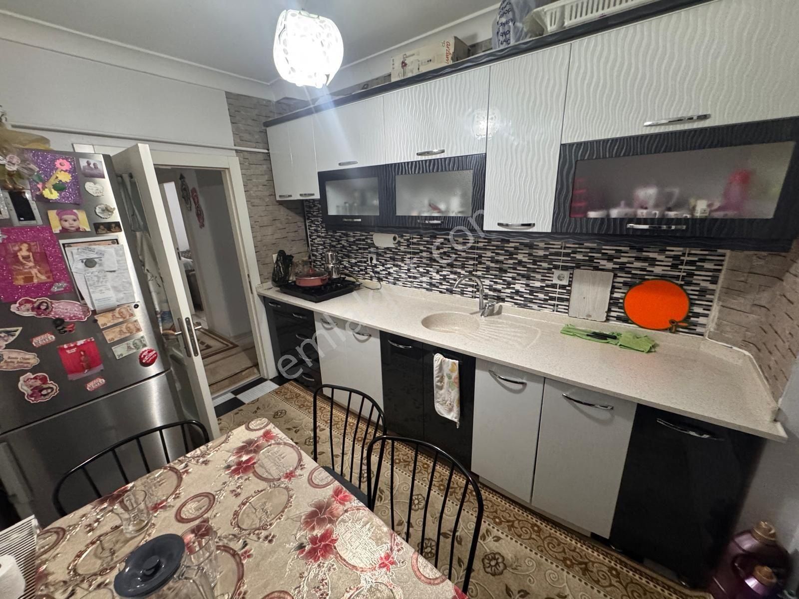 Koza Emlak'tan Mareşal Çakmak Mahalesinde 12 Yıllık Full Yapılı Gömüsüz Fırsat Dairee