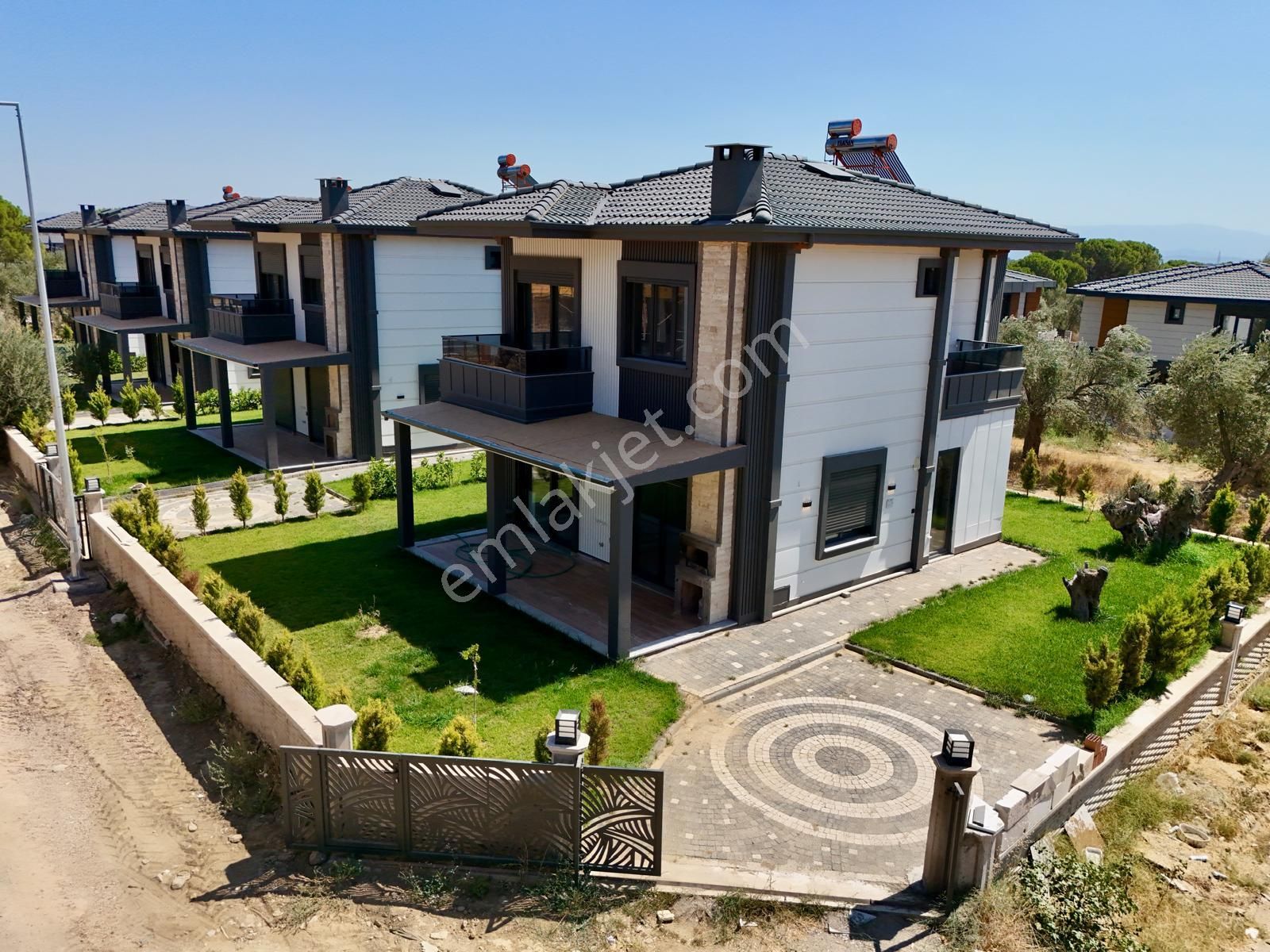 Akçay Aras Emlaktan Gürede 4 Haneli Butik Site İçi 4+1 Müstakil Villa