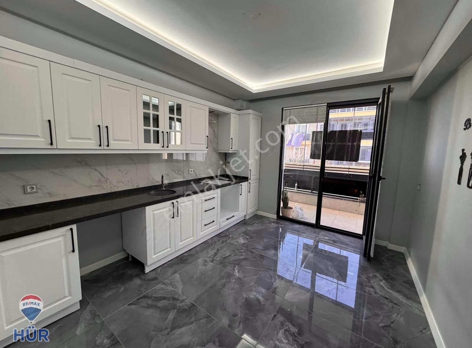 Yeni Çarşamba Pazarı Yanı Kiralık Lüks 3+1 Daire - Görsel 3