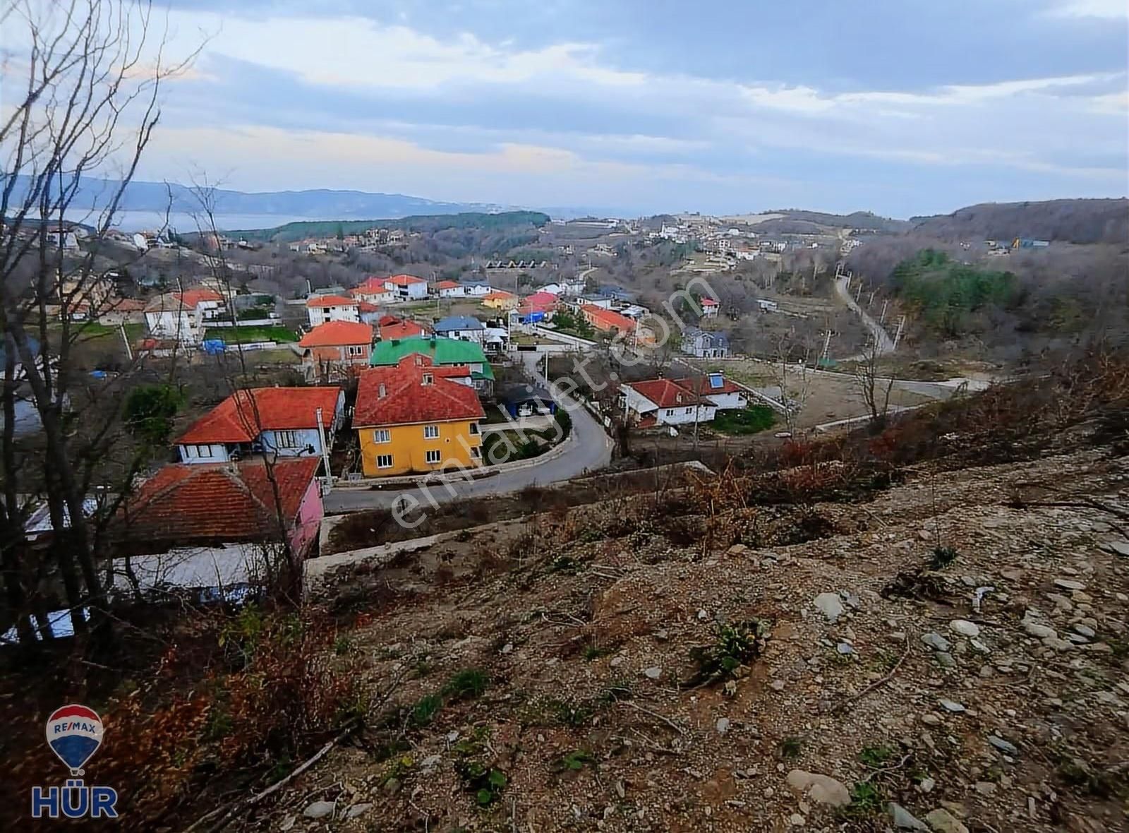 Remax-hür Özlem Şimşek'ten Konut İmarlı Göl Manzaralı Arsa - Görsel 5