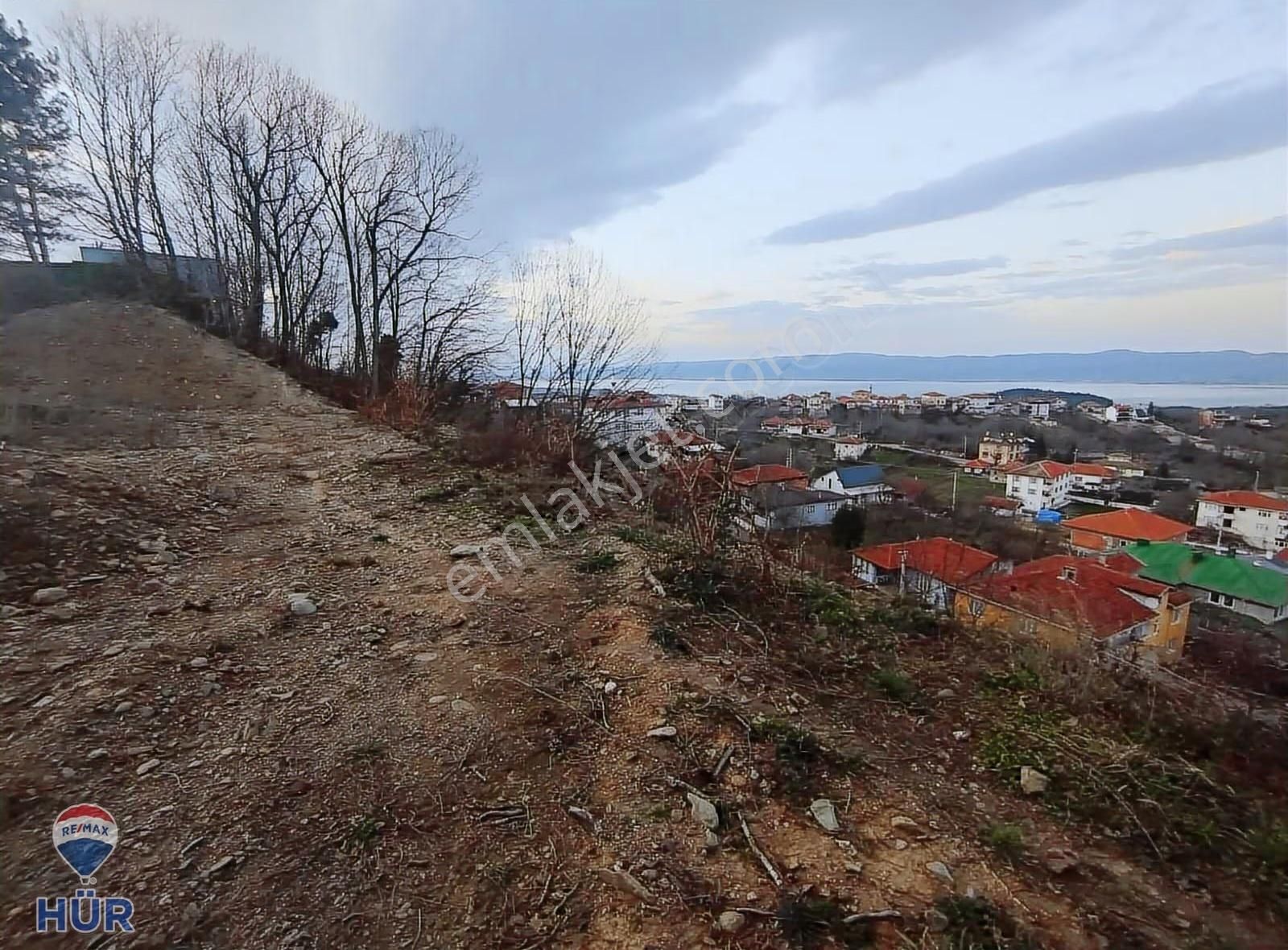 Remax-hür Özlem Şimşek'ten Konut İmarlı Göl Manzaralı Arsa - Görsel 8