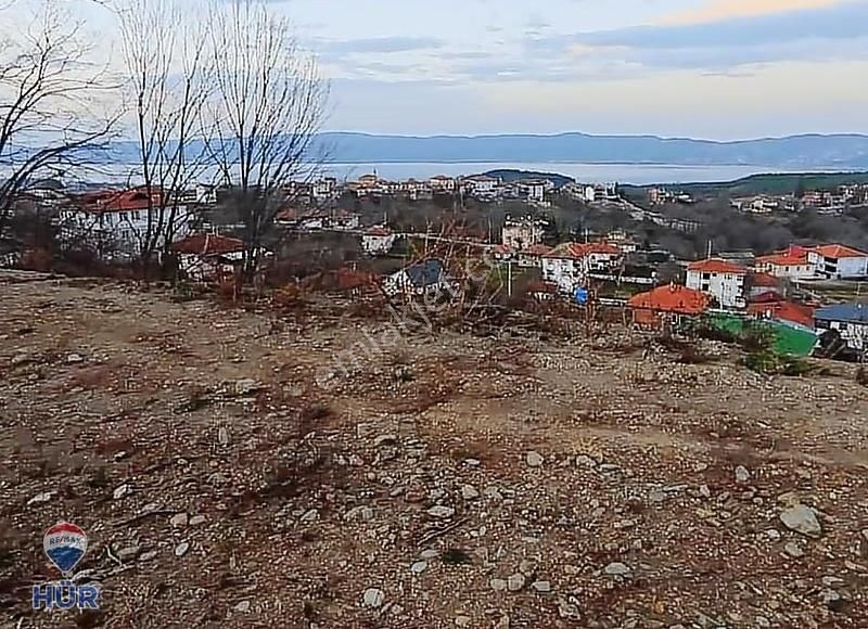 Remax-hür Özlem Şimşek'ten Konut İmarlı Göl Manzaralı Arsa