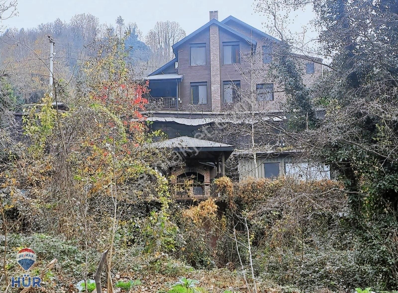 Geniş Arsa İçerisinde 4+1villa/misafirhaneli/ofisli/spor Salonlu