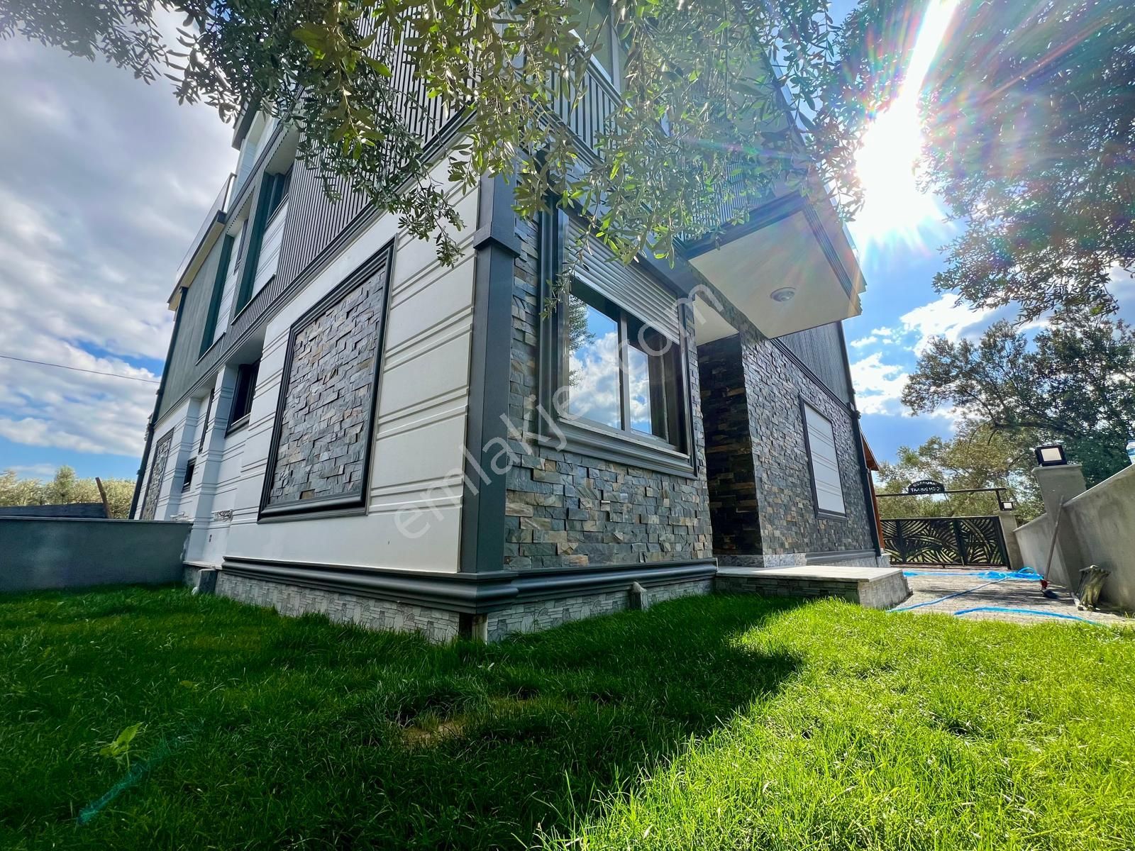 Akçay Aras Emlaktan Zeytinlide 4+1 Muhteşem Villa - Görsel 9