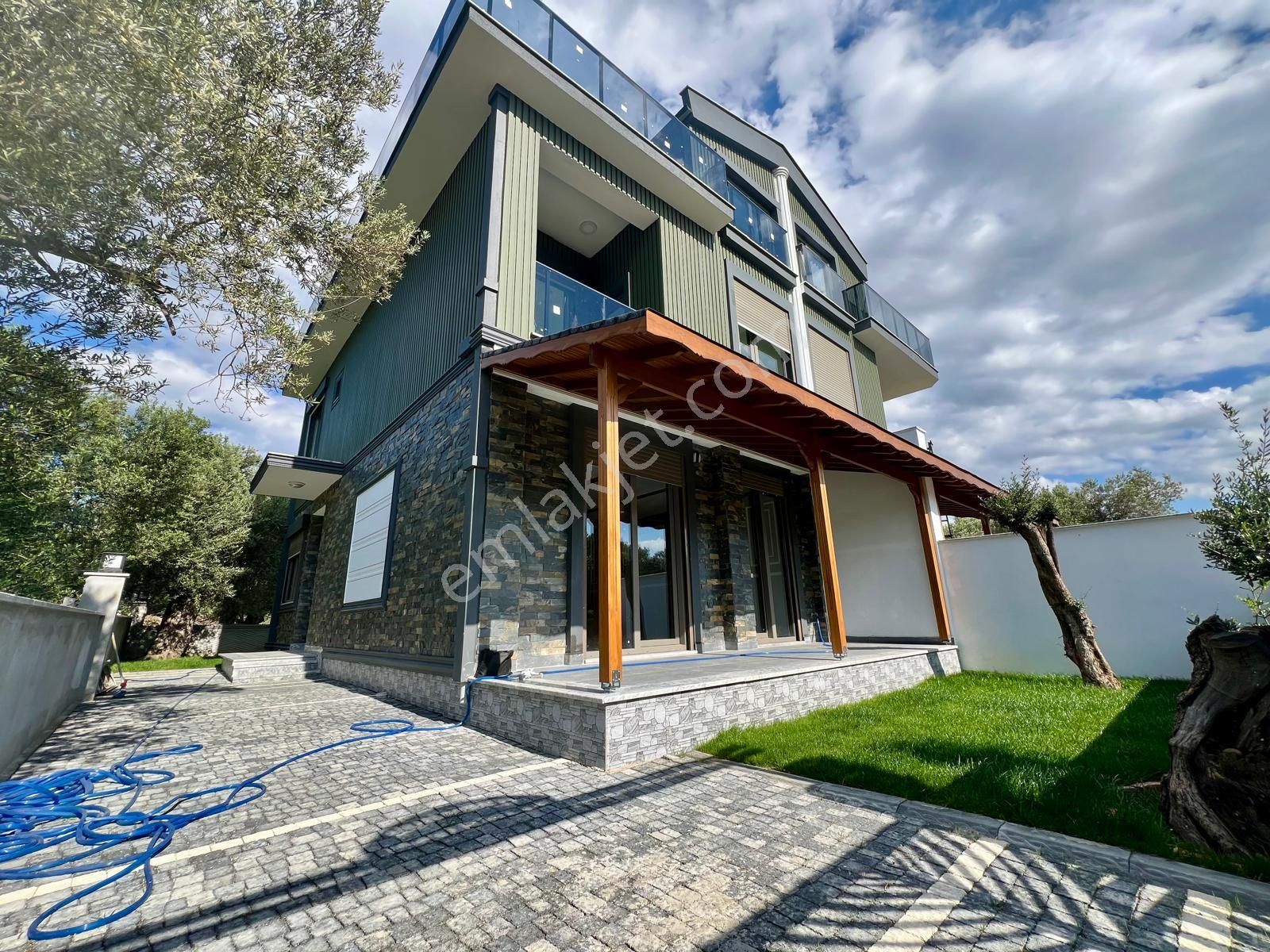 Akçay Aras Emlaktan Zeytinlide 4+1 Muhteşem Villa - Görsel 8