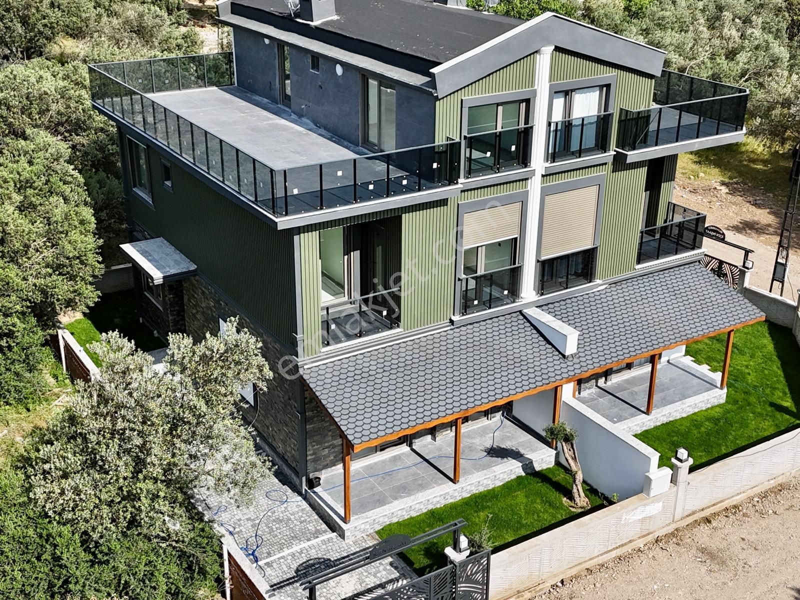 Akçay Aras Emlaktan Zeytinlide 4+1 Muhteşem Villa