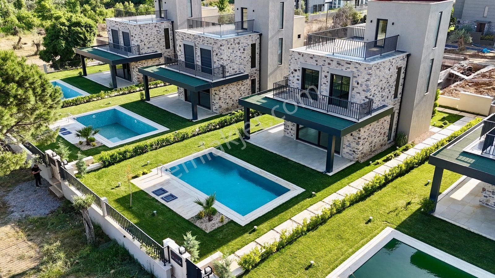 Akçay Aras Emlaktan Gürede Site İçi Müstakil Havuzlu Lüks Villa - Görsel 4