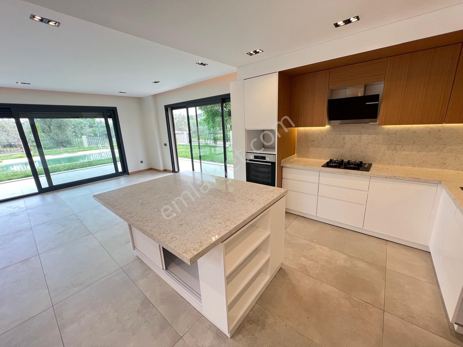 Akçay Aras Emlaktan Gürede Site İçi Müstakil Havuzlu Lüks Villa - Görsel 14