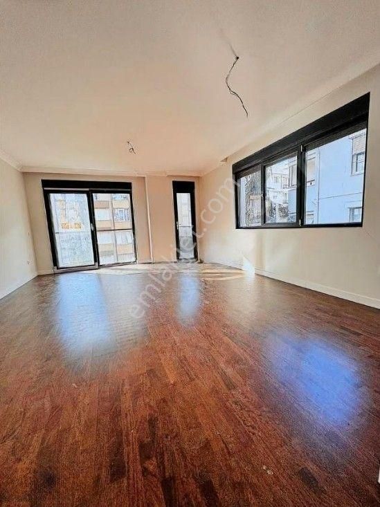 Caddebostan Sahilde İskanlı Balkonlu Ebeveyn Banyolu Yabancı Satışına Uygun 100m2 - Görsel 4