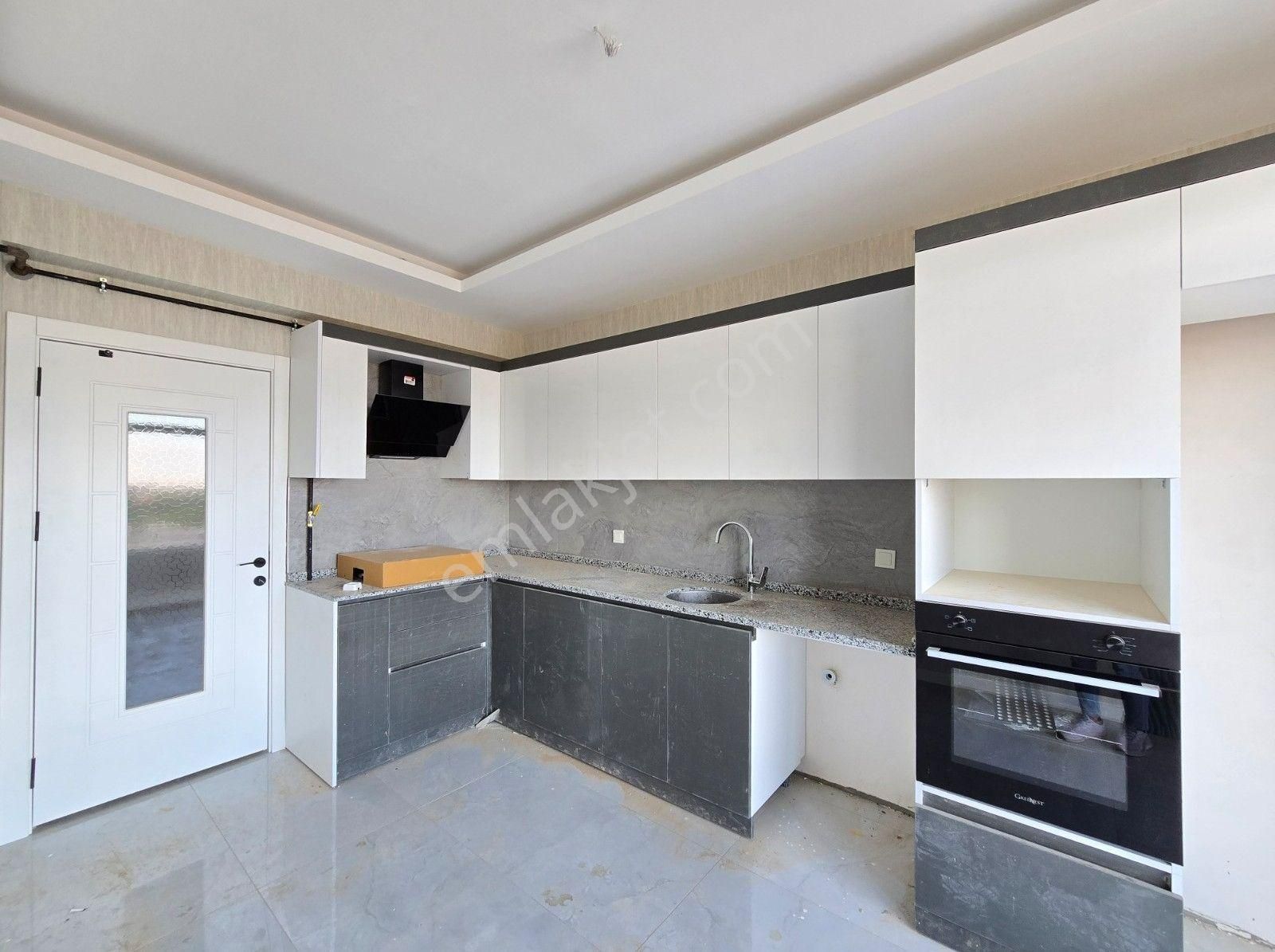 Selahaddin Eyyübi Mahallesinde Karamanlar Caddesinde Satılık 3+1 Lüx Sıfır Fırsat Daireler