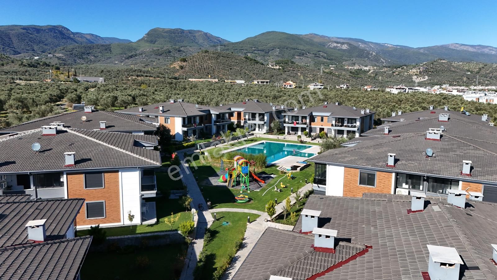 Akçay Aras Emlaktan Gürede Havuzlu Site İçinde 2+1 Lüks Daire - Görsel 3