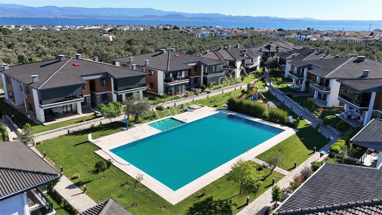 Akçay Aras Emlaktan Gürede Havuzlu Site İçinde 2+1 Lüks Daire
