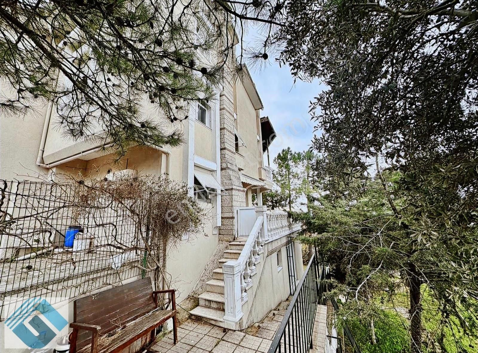 Beylikdüzü Gürpınar Sahilde Her Kattan Deniz Manzaralı Villa - Görsel 7