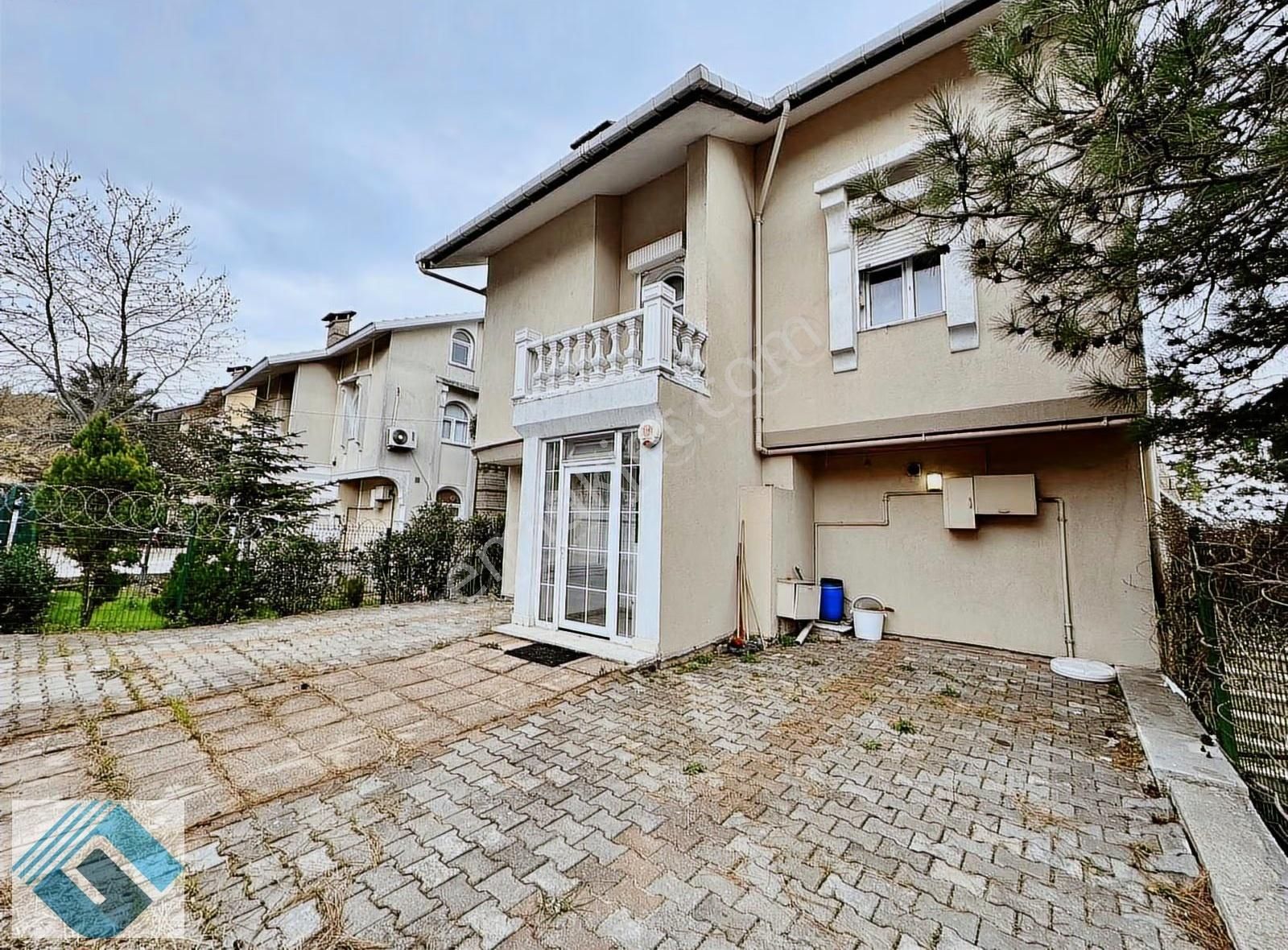 Beylikdüzü Gürpınar Sahilde Her Kattan Deniz Manzaralı Villa - Görsel 14