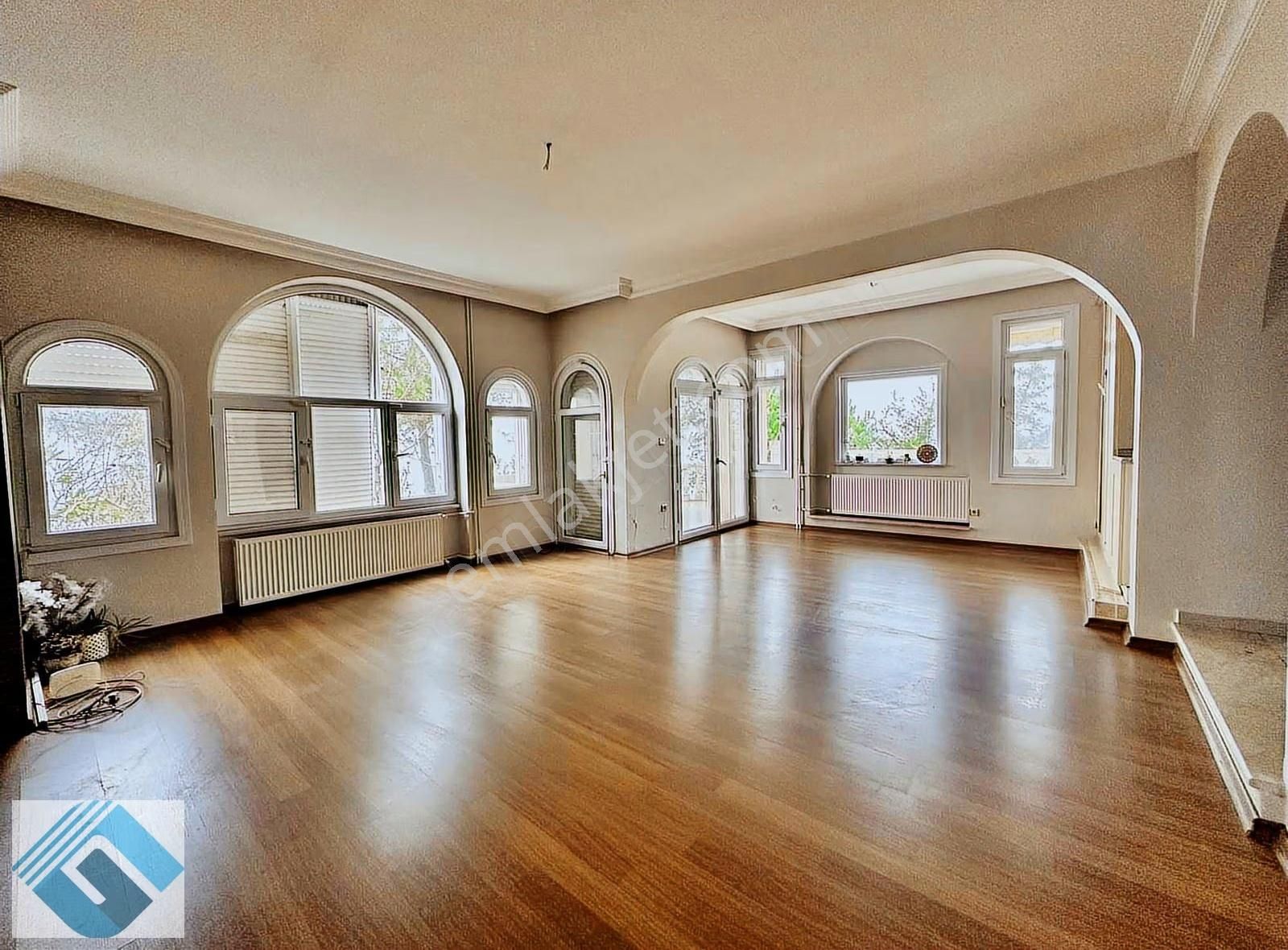 Beylikdüzü Gürpınar Sahilde Her Kattan Deniz Manzaralı Villa - Görsel 5