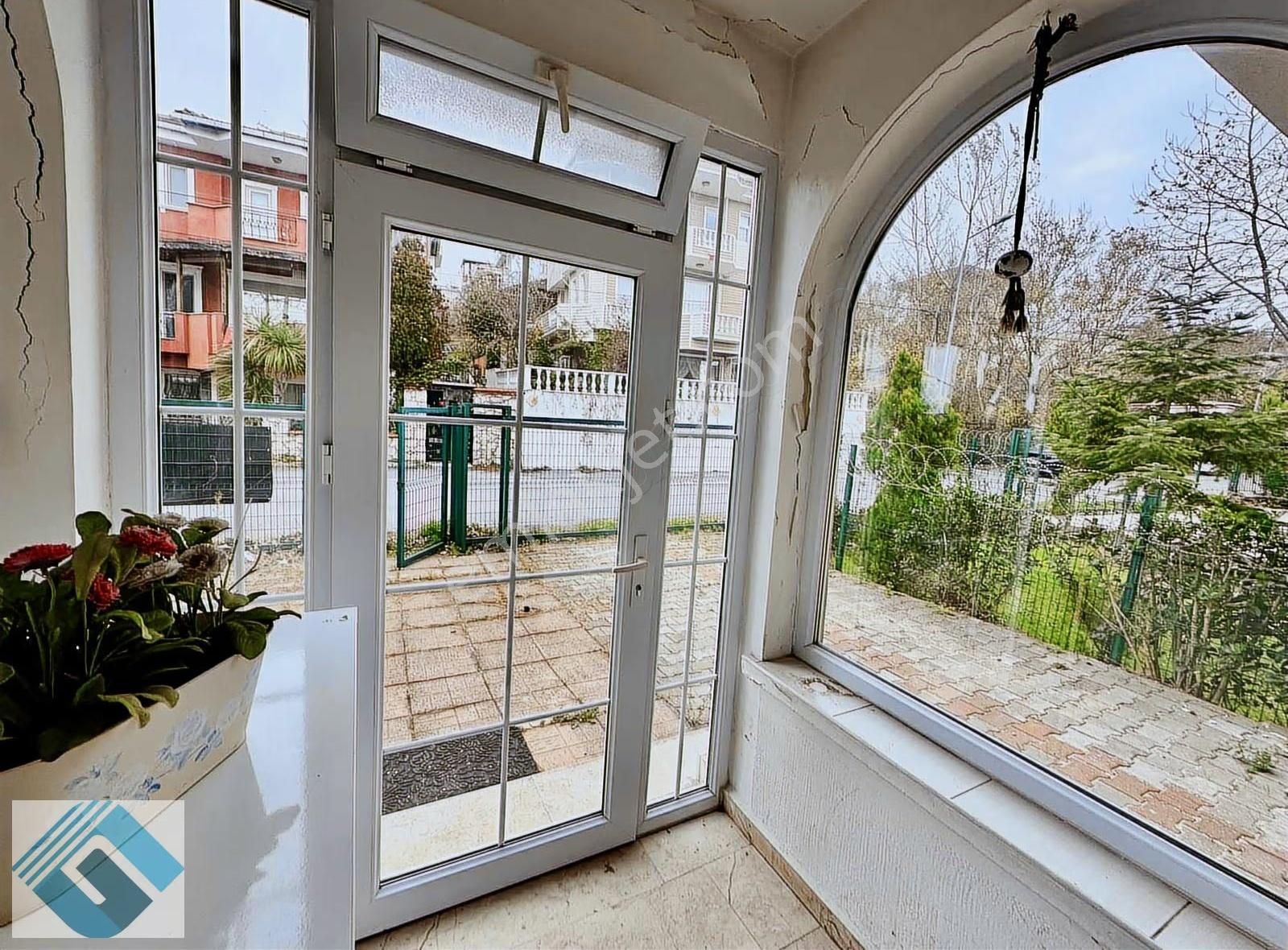 Beylikdüzü Gürpınar Sahilde Her Kattan Deniz Manzaralı Villa - Görsel 31