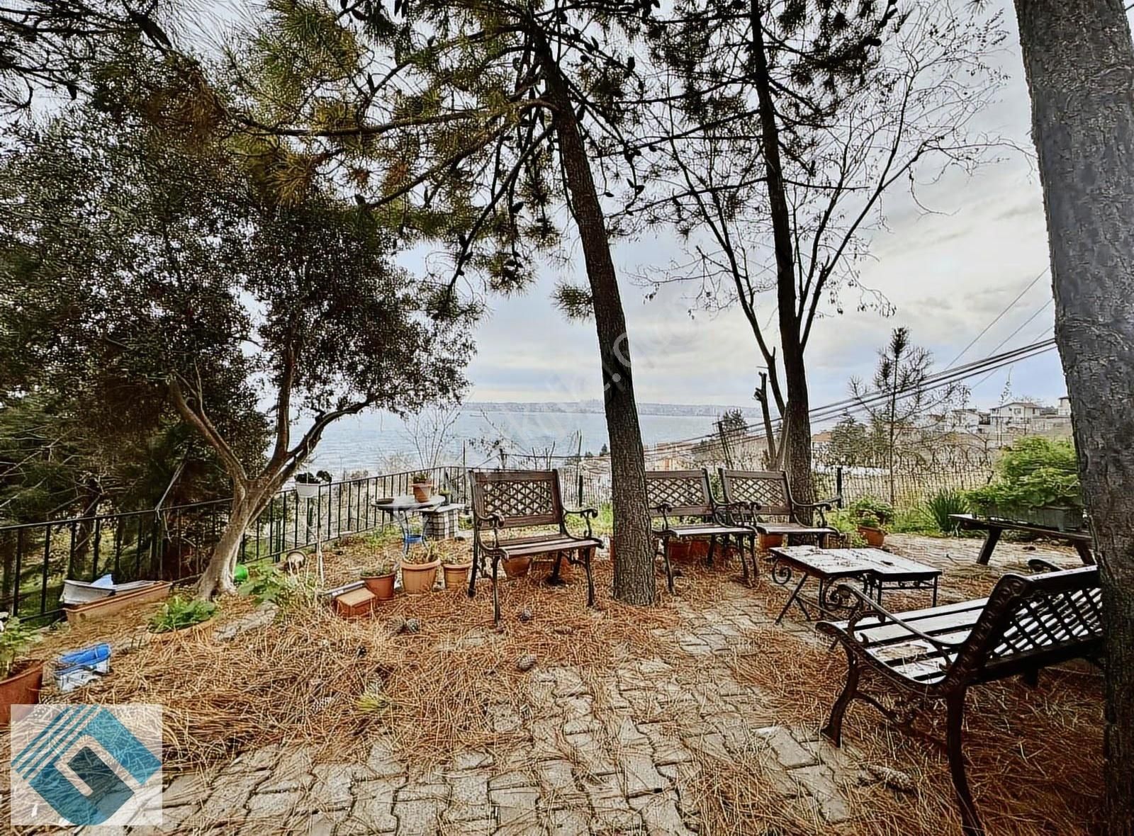 Beylikdüzü Gürpınar Sahilde Her Kattan Deniz Manzaralı Villa - Görsel 17