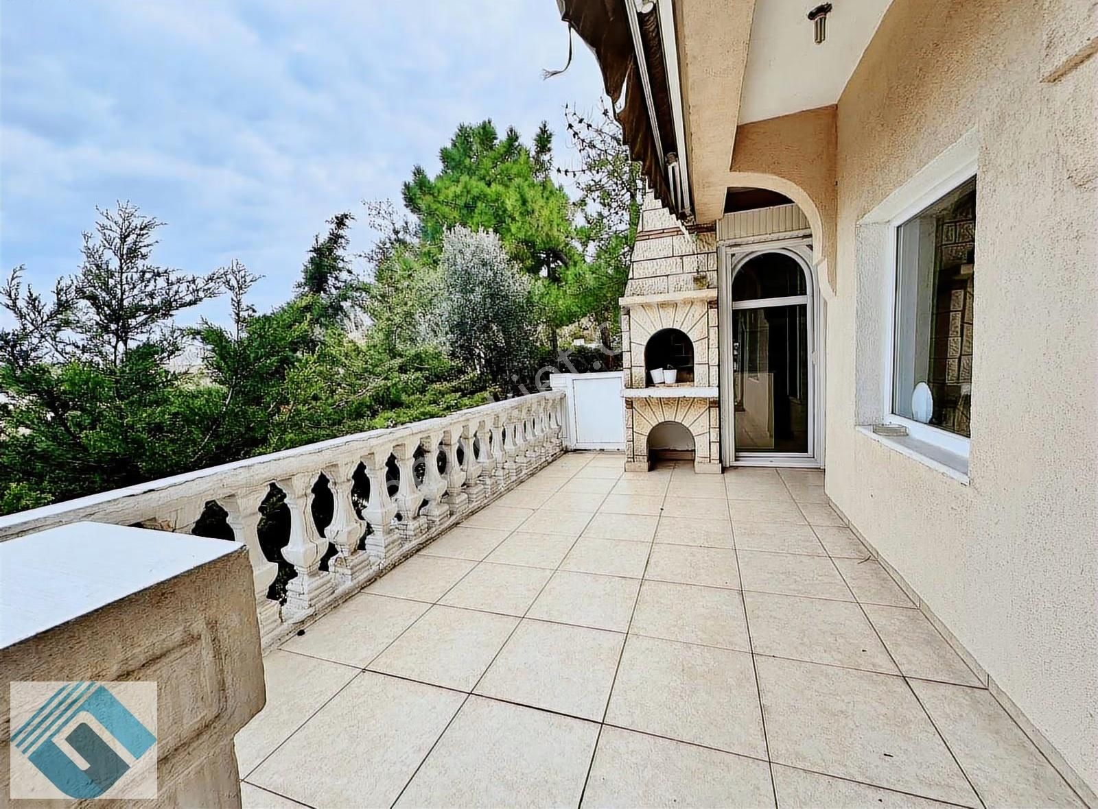 Beylikdüzü Gürpınar Sahilde Her Kattan Deniz Manzaralı Villa - Görsel 33