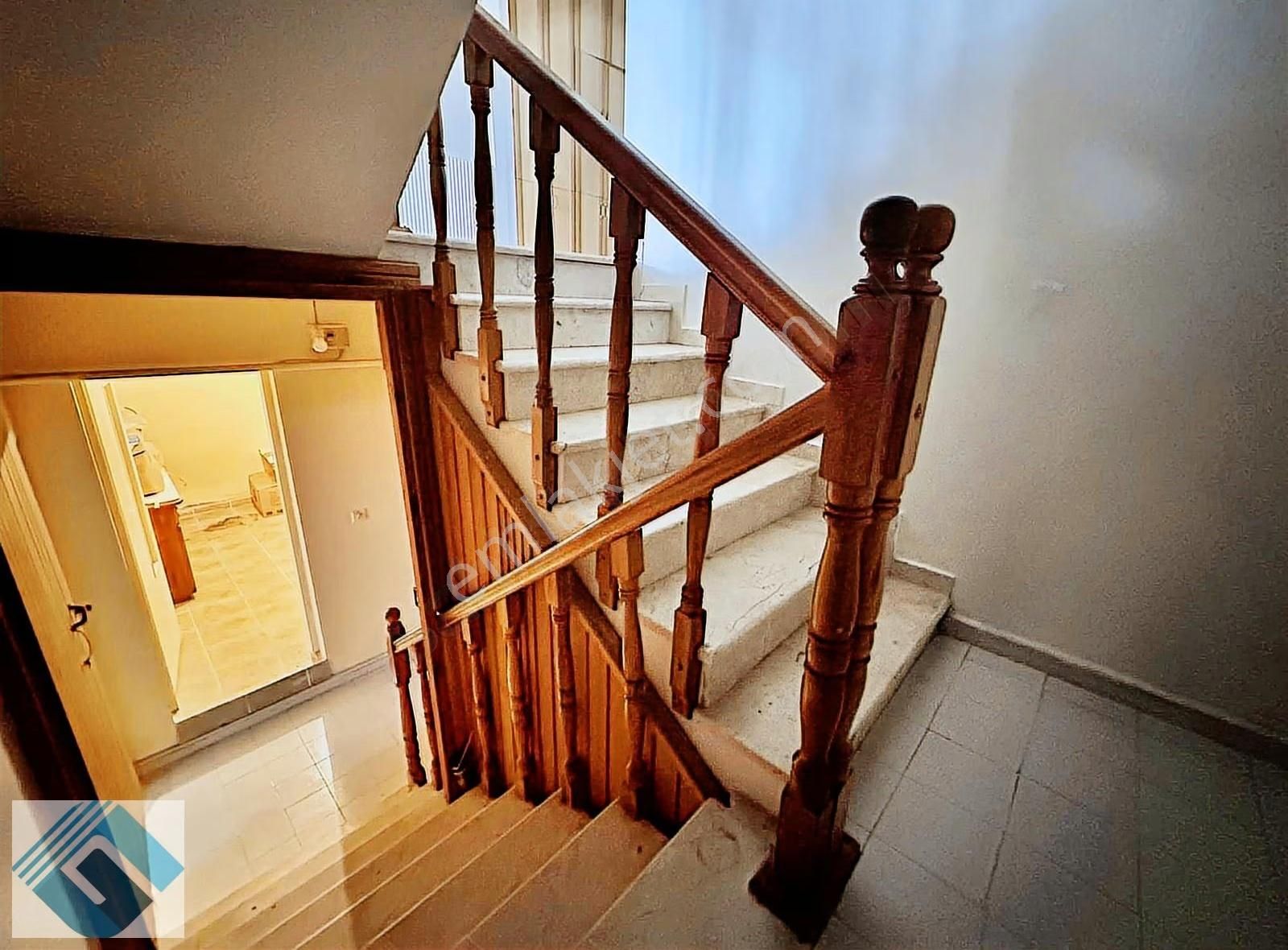 Beylikdüzü Gürpınar Sahilde Her Kattan Deniz Manzaralı Villa - Görsel 13