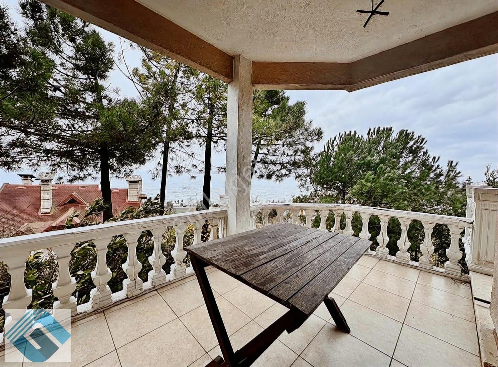 Beylikdüzü Gürpınar Sahilde Her Kattan Deniz Manzaralı Villa - Görsel 21