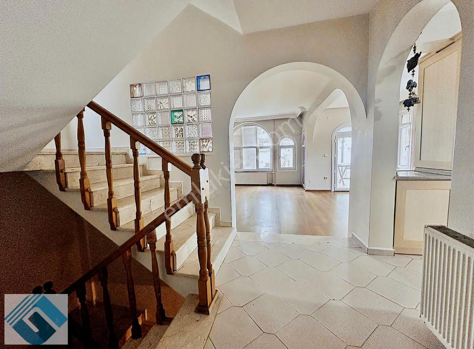 Beylikdüzü Gürpınar Sahilde Her Kattan Deniz Manzaralı Villa - Görsel 15