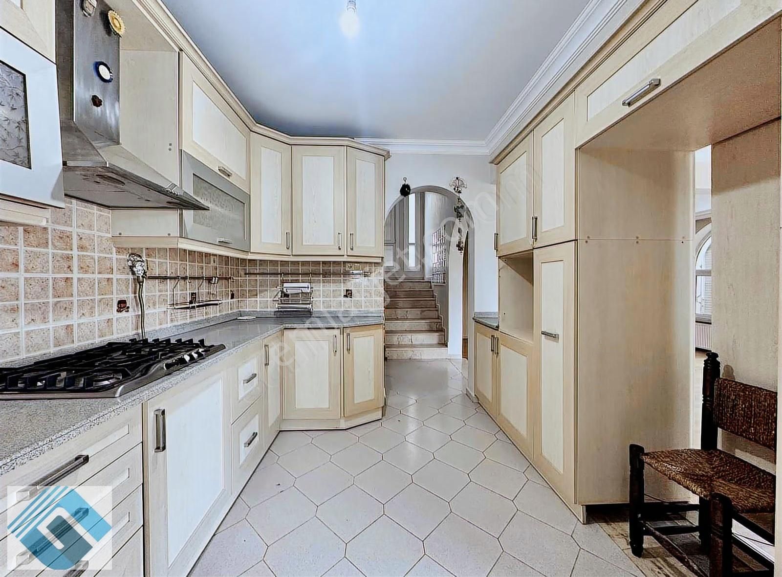 Beylikdüzü Gürpınar Sahilde Her Kattan Deniz Manzaralı Villa - Görsel 22