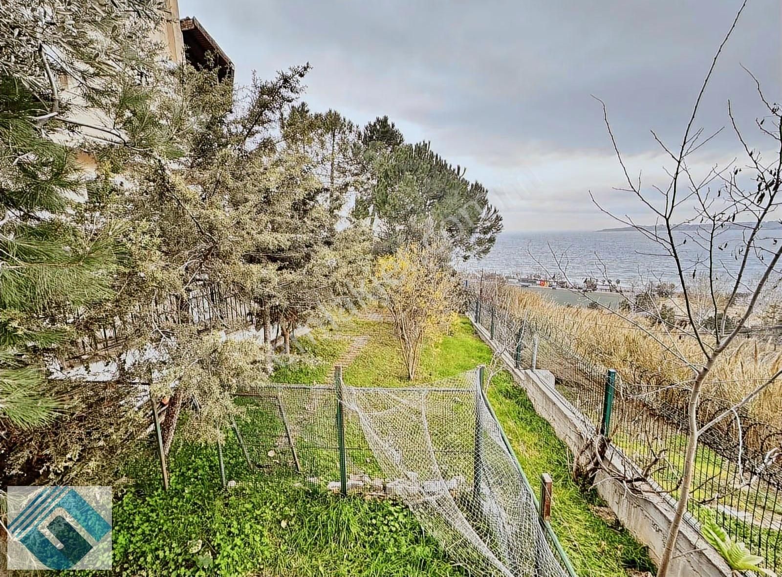 Beylikdüzü Gürpınar Sahilde Her Kattan Deniz Manzaralı Villa - Görsel 23