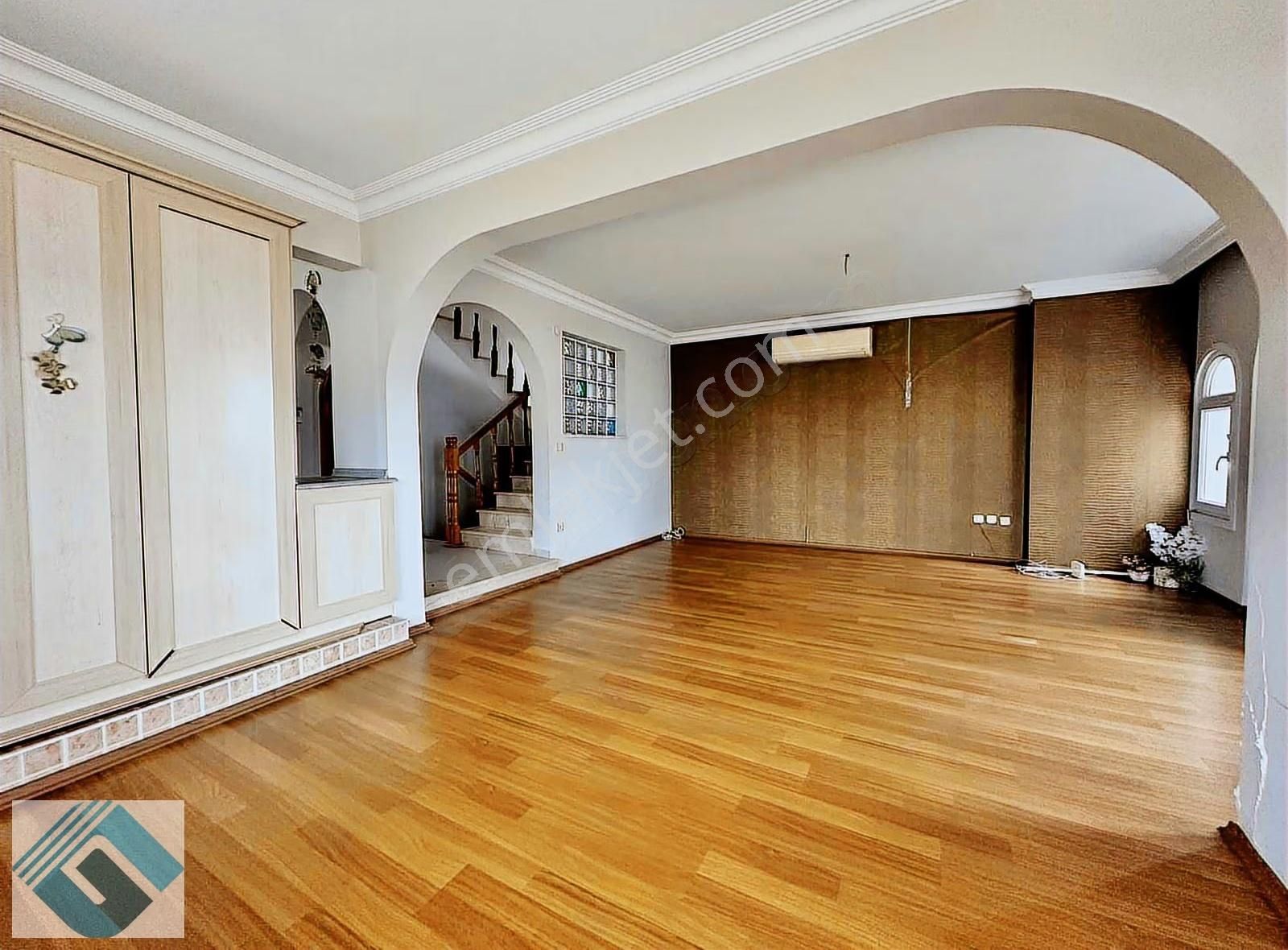 Beylikdüzü Gürpınar Sahilde Her Kattan Deniz Manzaralı Villa - Görsel 26