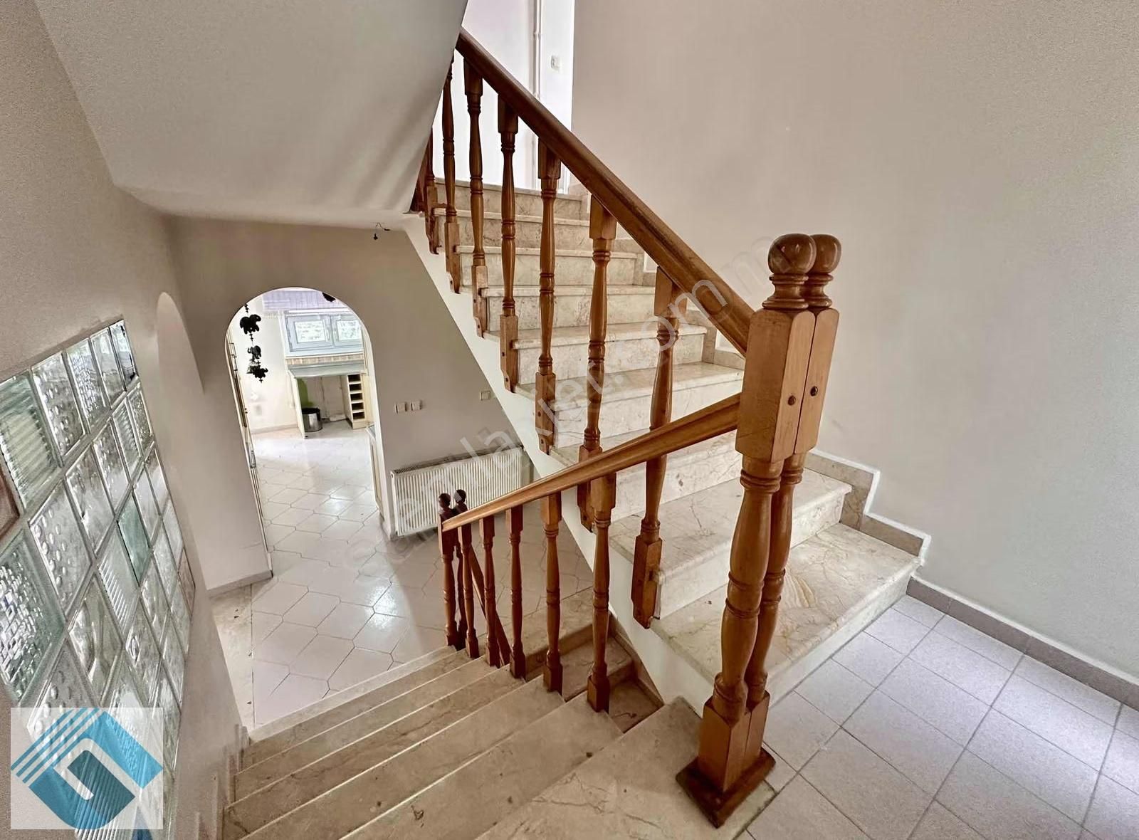 Beylikdüzü Gürpınar Sahilde Her Kattan Deniz Manzaralı Villa - Görsel 6