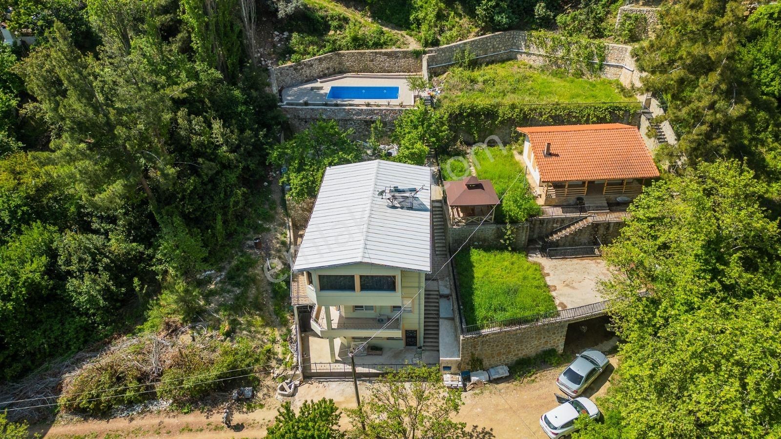 Konyaaltı Geyikbayrı Köy İçinde Satılık Villa