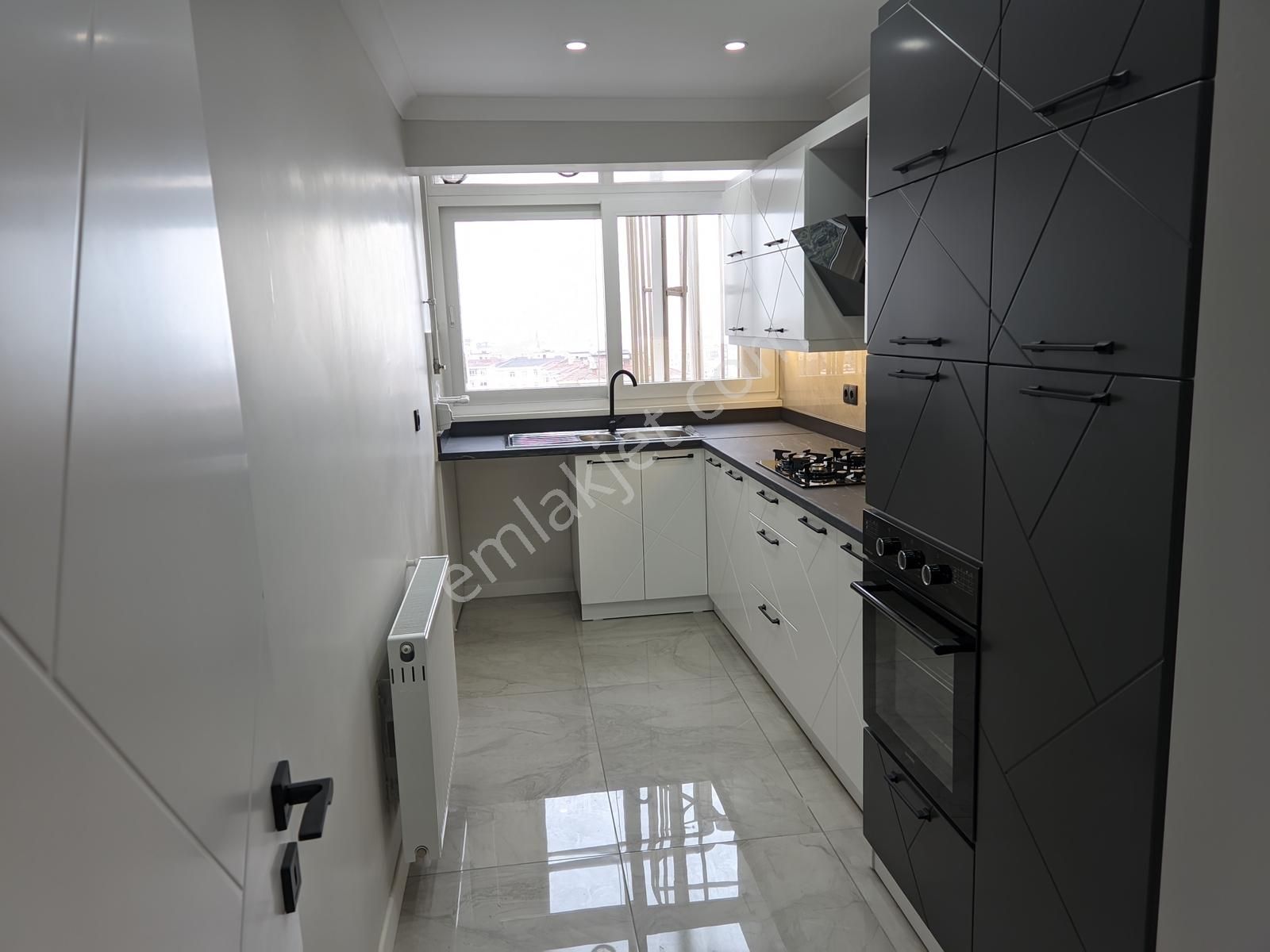 Altayçeşme'de Komple Yenilenmiş 3+1 125m² Deniz Manzaralı Sitede - Görsel 15