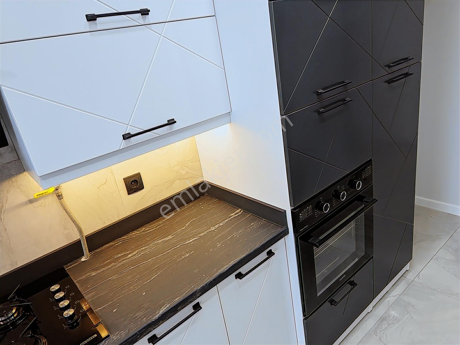 Altayçeşme'de Komple Yenilenmiş 3+1 125m² Deniz Manzaralı Sitede - Görsel 19