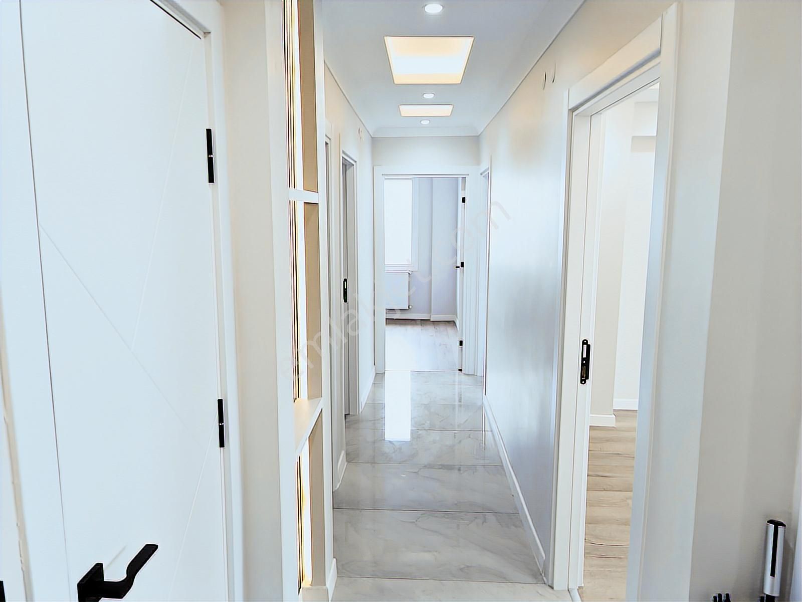 Altayçeşme'de Komple Yenilenmiş 3+1 125m² Deniz Manzaralı Sitede - Görsel 6