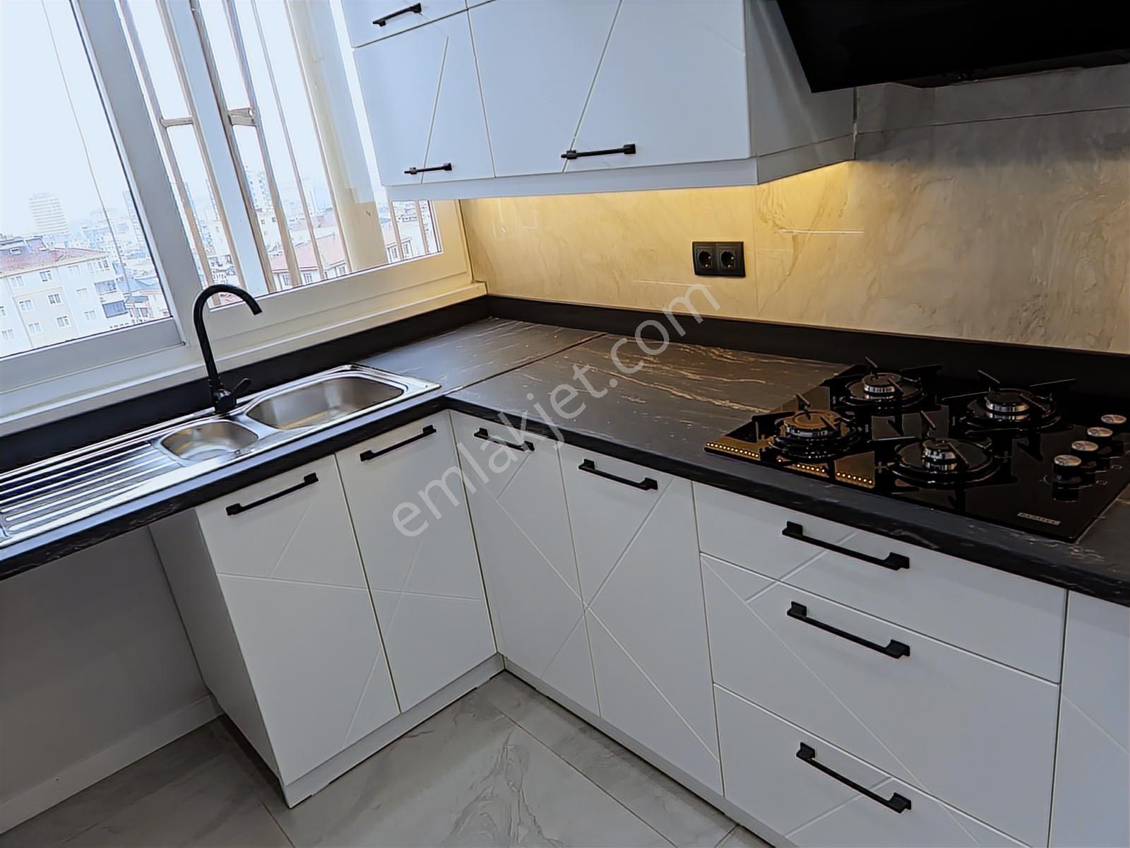 Altayçeşme'de Komple Yenilenmiş 3+1 125m² Deniz Manzaralı Sitede - Görsel 17